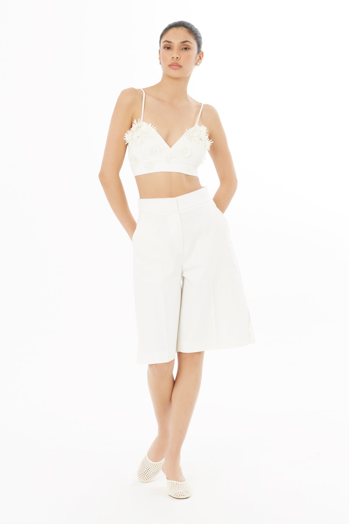 Paçaları Yırtmaçlı Bermuda