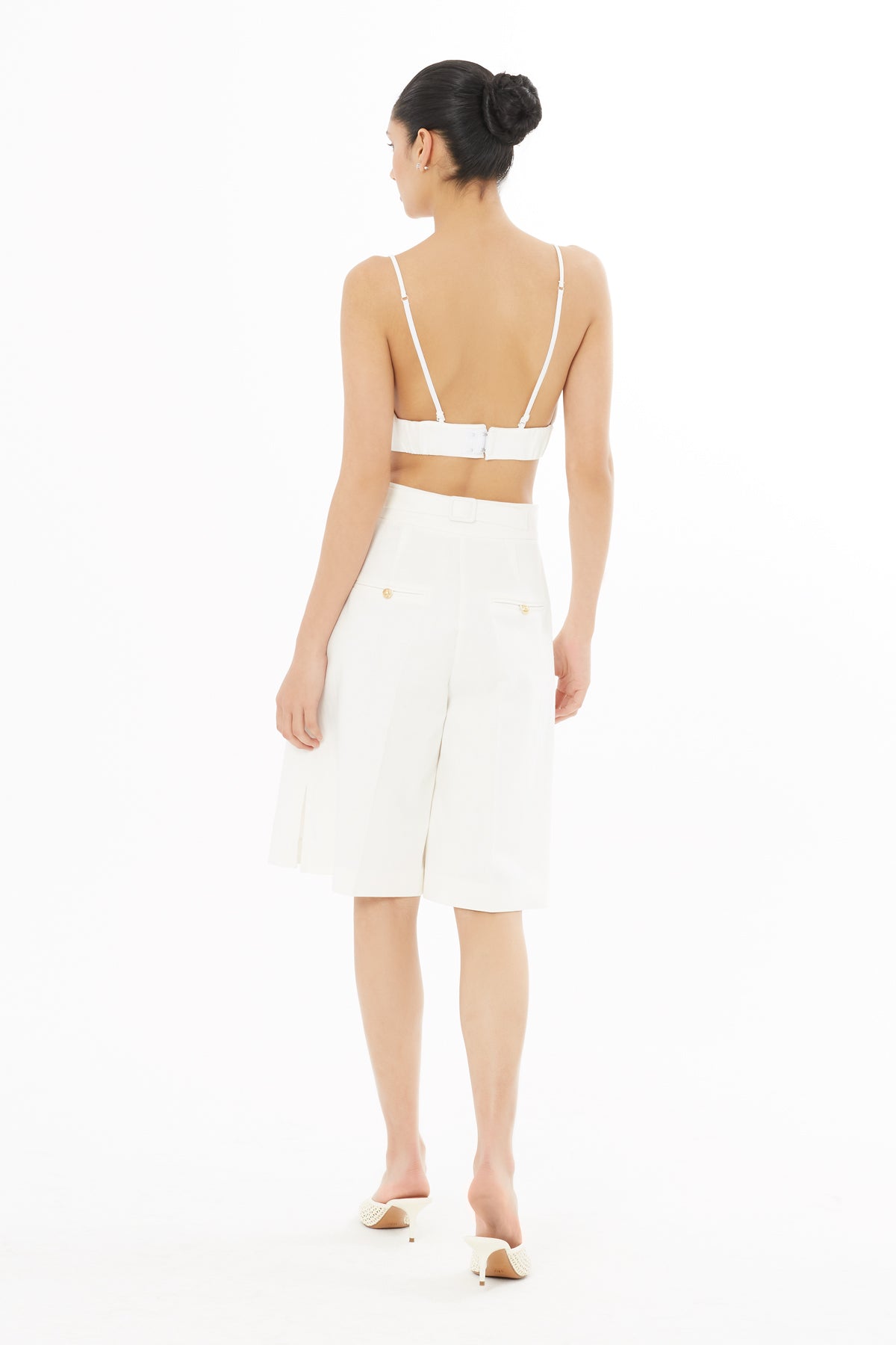 Paçaları Yırtmaçlı Bermuda