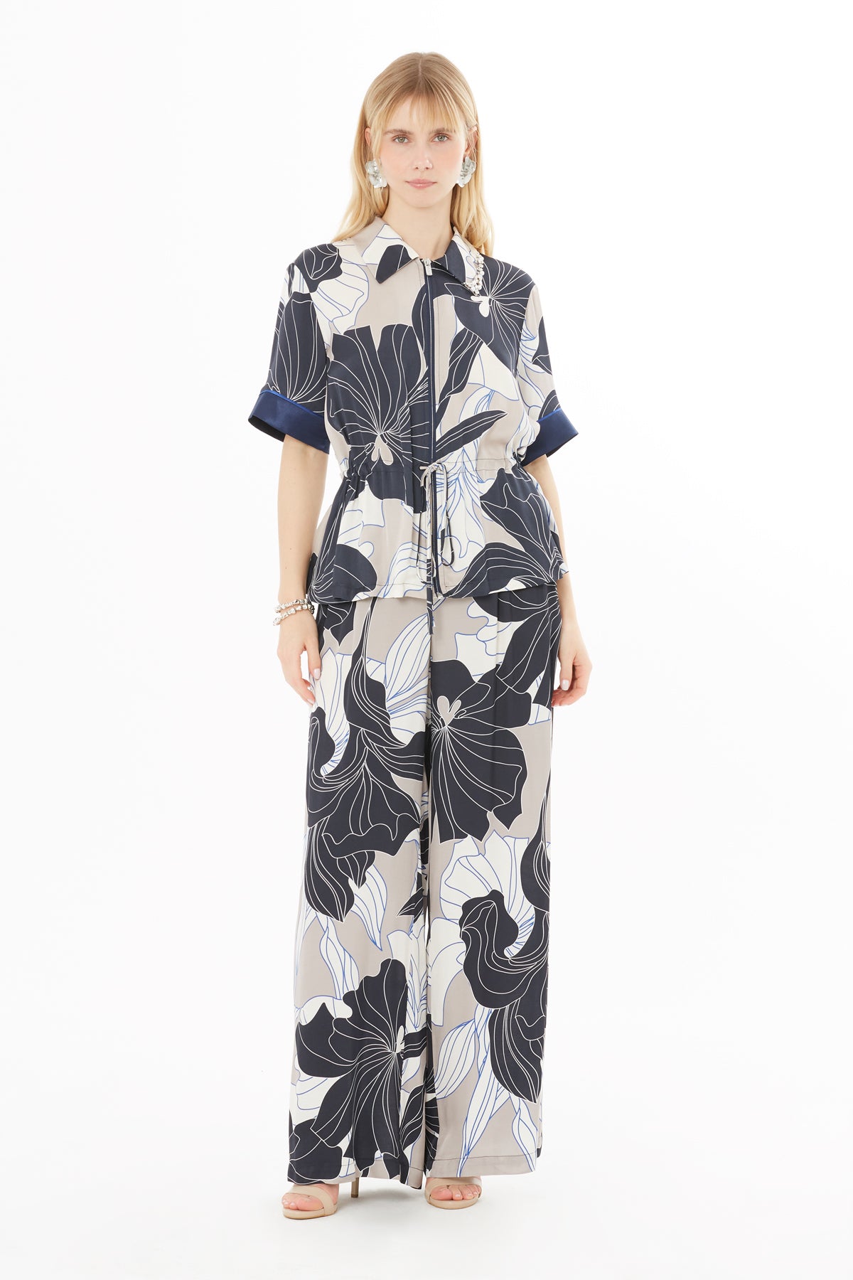 Beli Kuşaklı Kısa Kollu Bluz