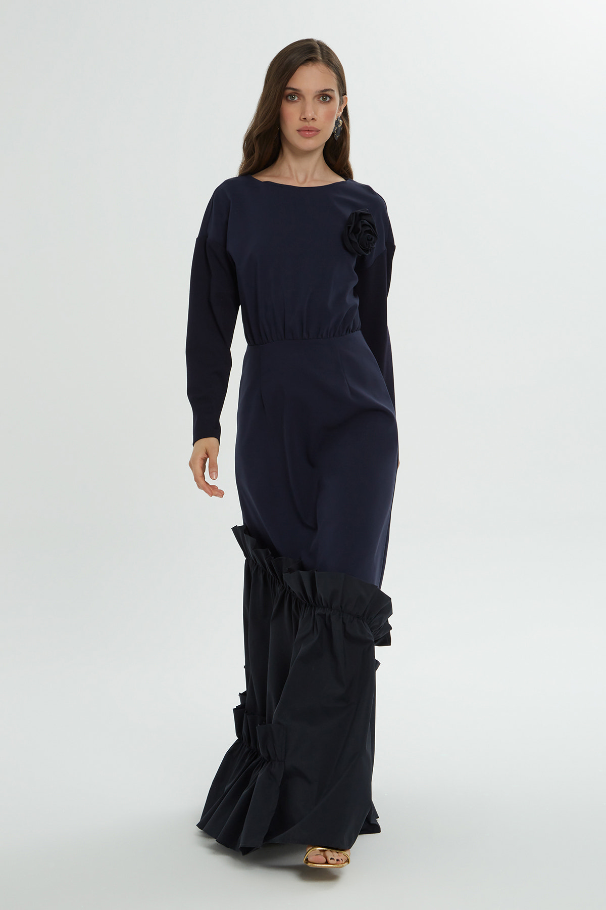 Eteği Volanlı Gül Broş Detaylı Uzun Elbise