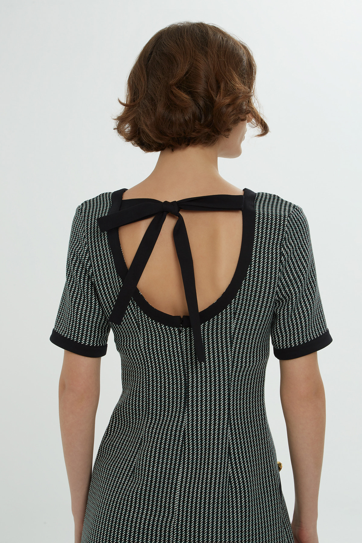 Kısa Kollu Çizgili Diz Üstü Mini Elbise