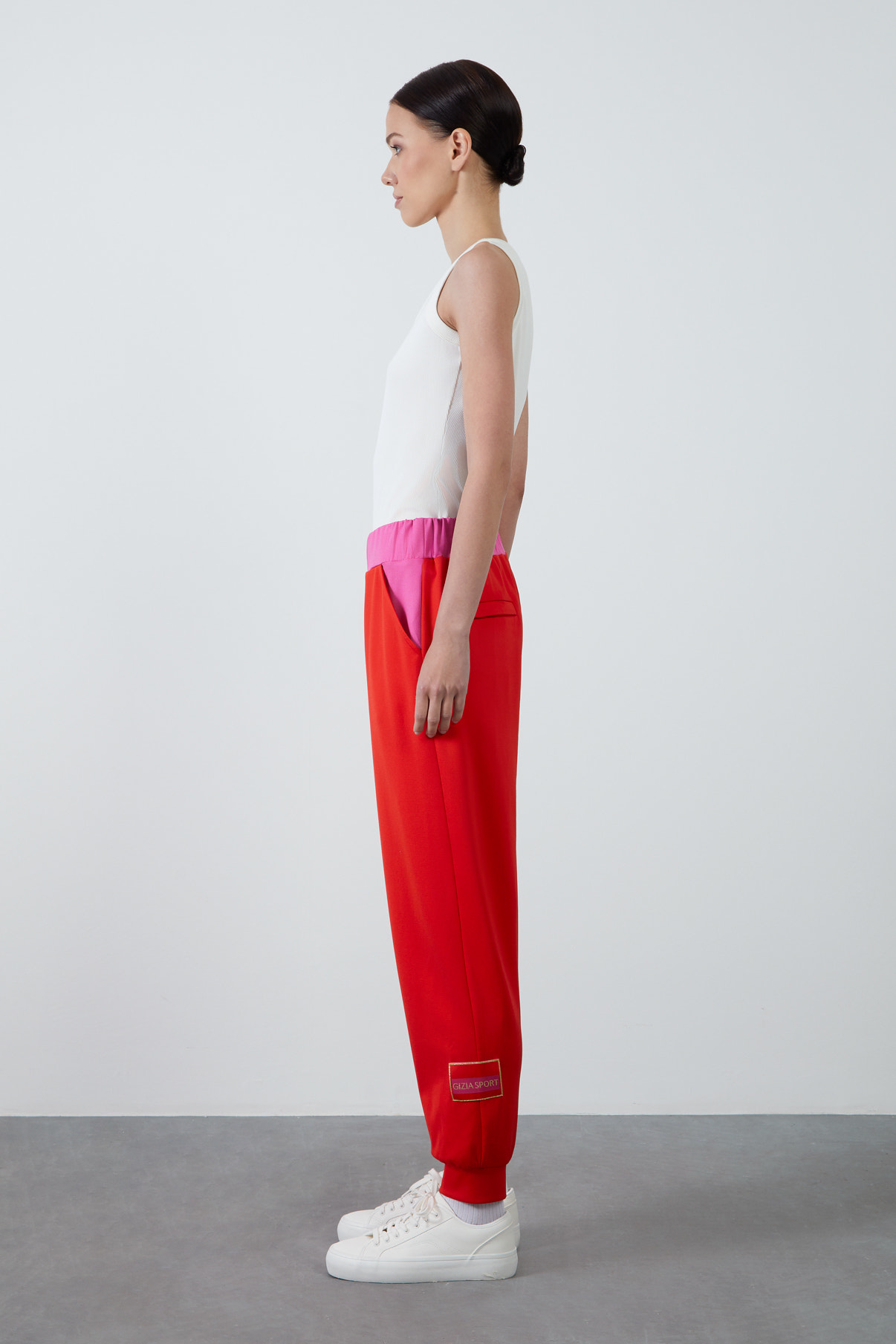 Paçası Etiket Detaylı Kontrast Renkli Pembe Eşofman Altı