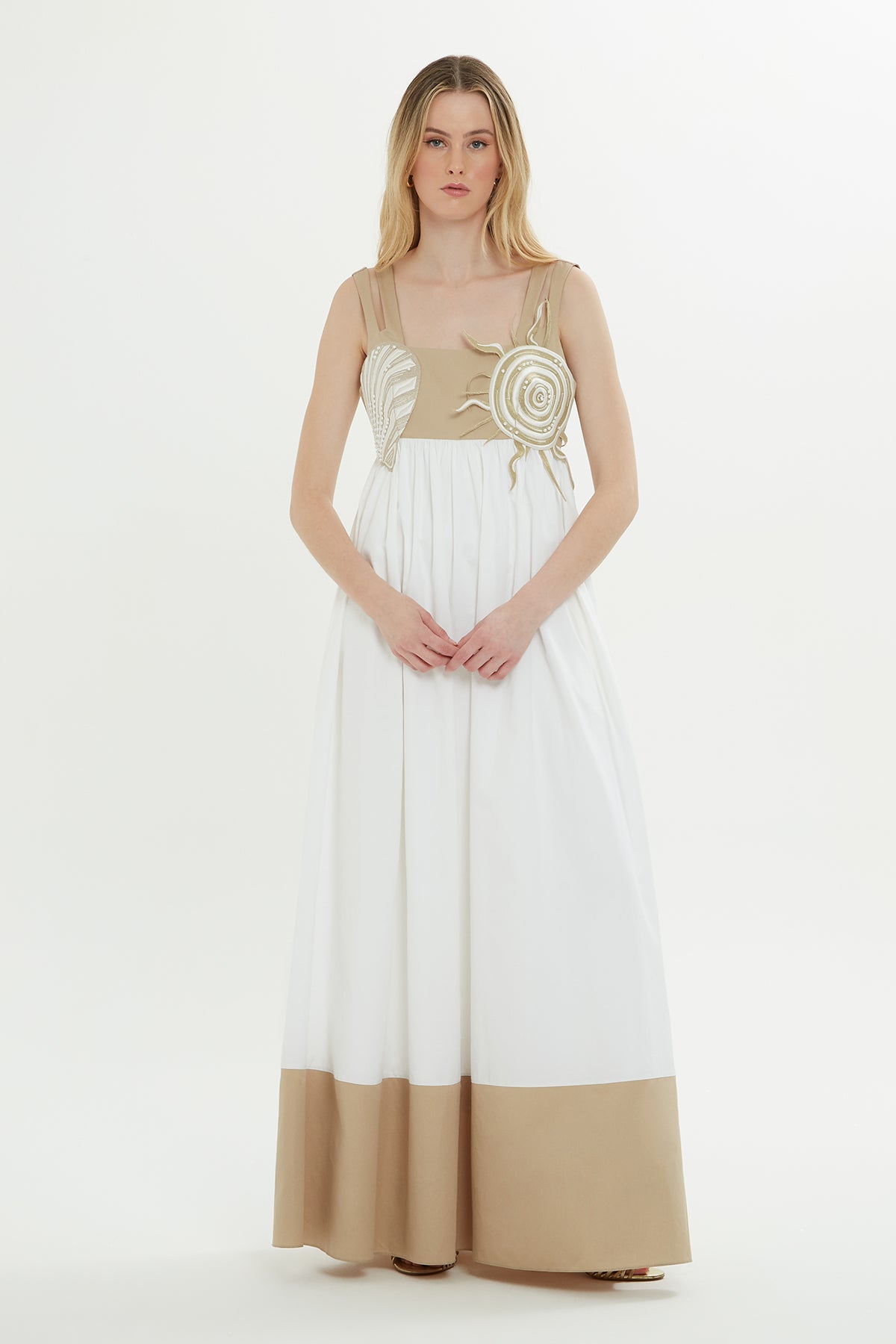 İki Renkli Askılı Uzun Beyaz Elbise