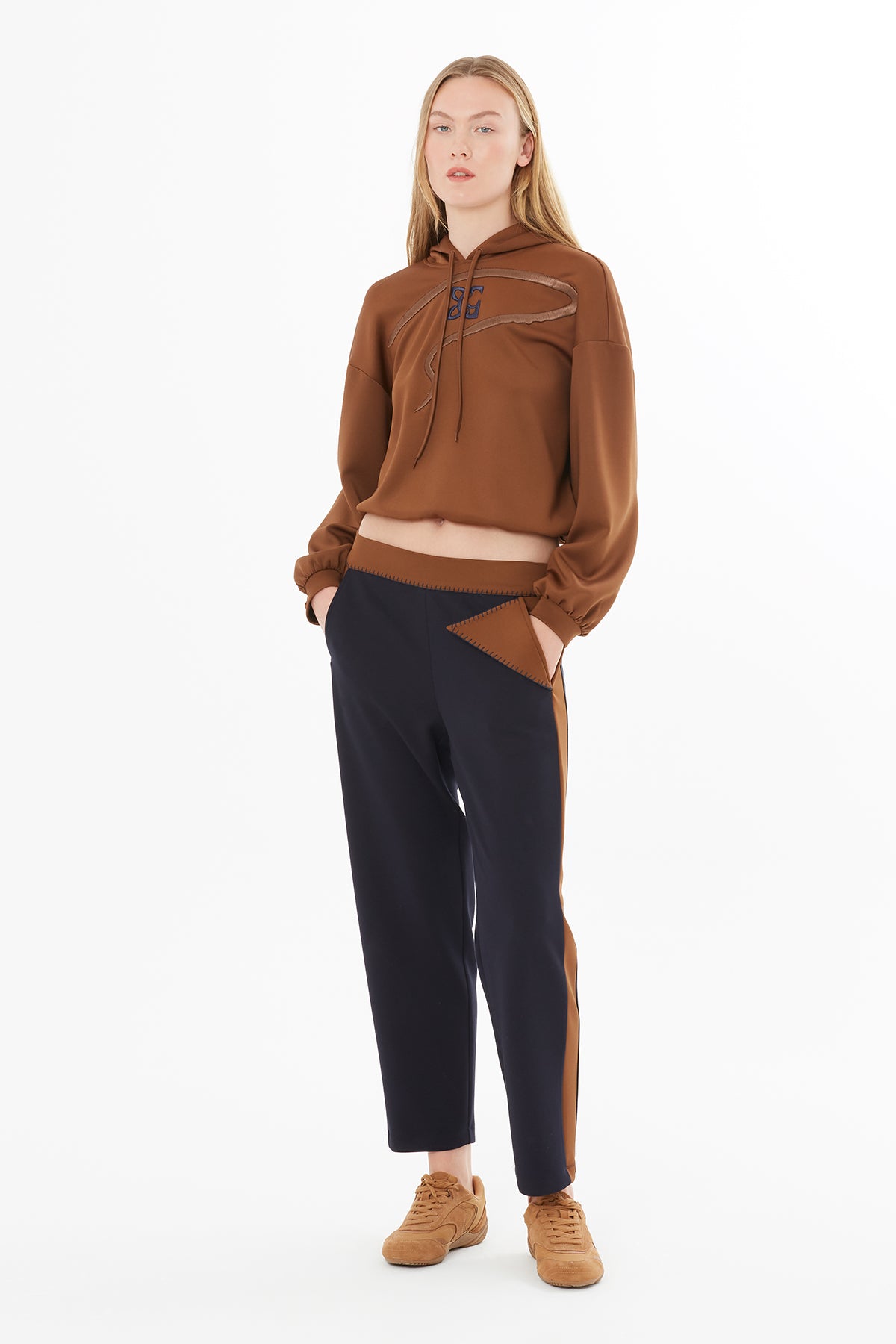 Çoban Dikiş Detaylı Asimetrik Eşofman Altı