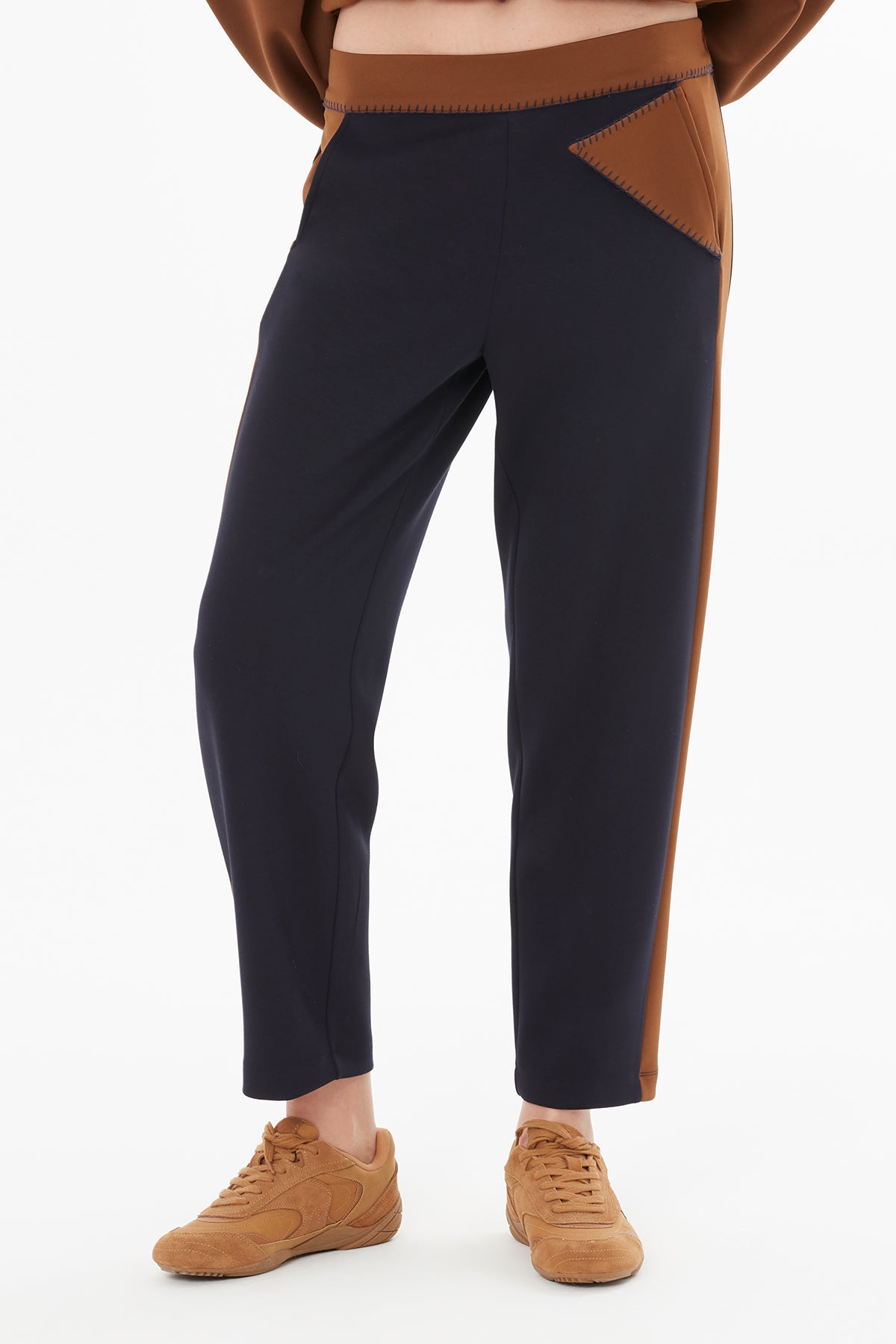 Çoban Dikiş Detaylı Asimetrik Eşofman Altı