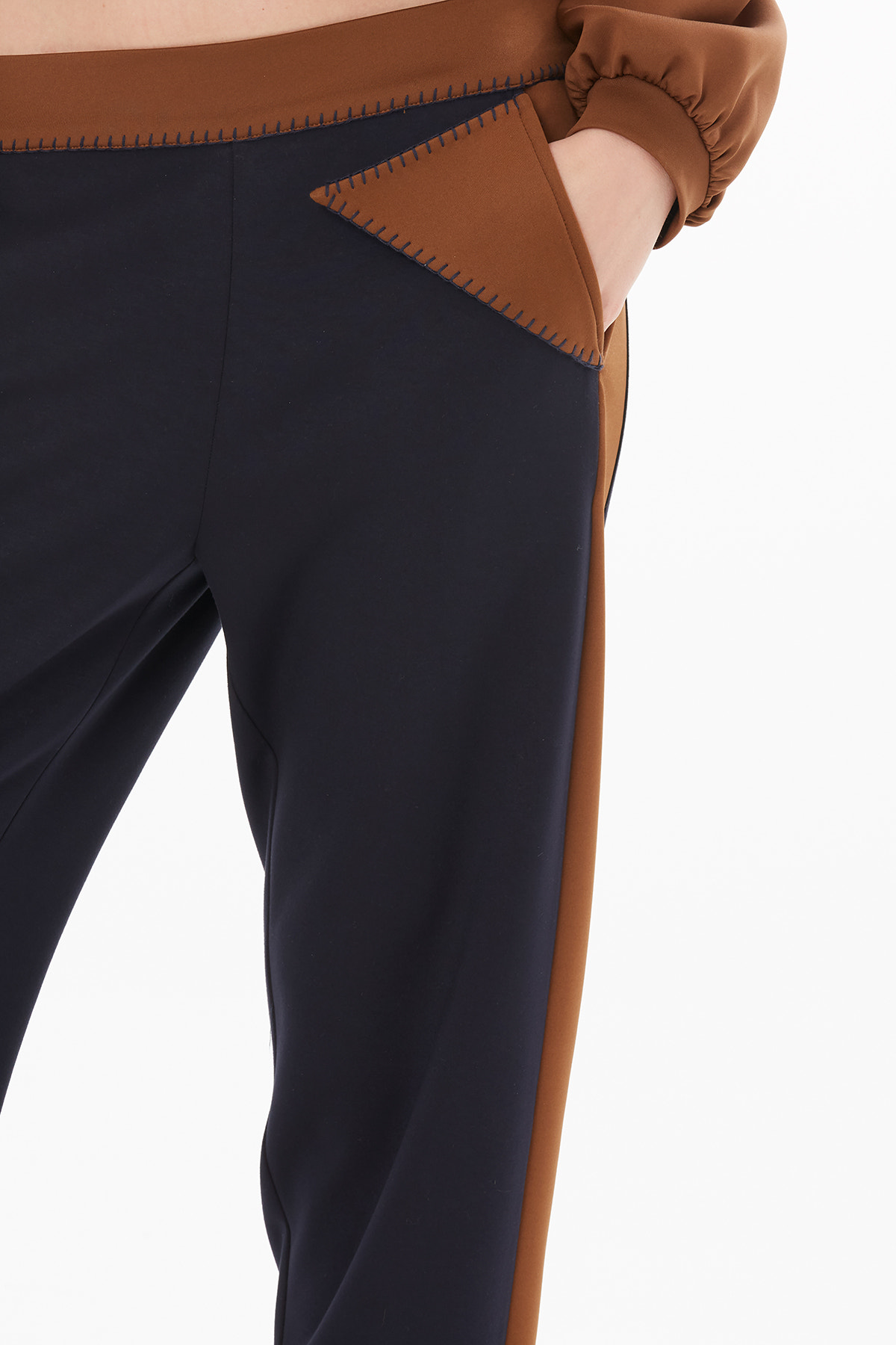 Çoban Dikiş Detaylı Asimetrik Eşofman Altı