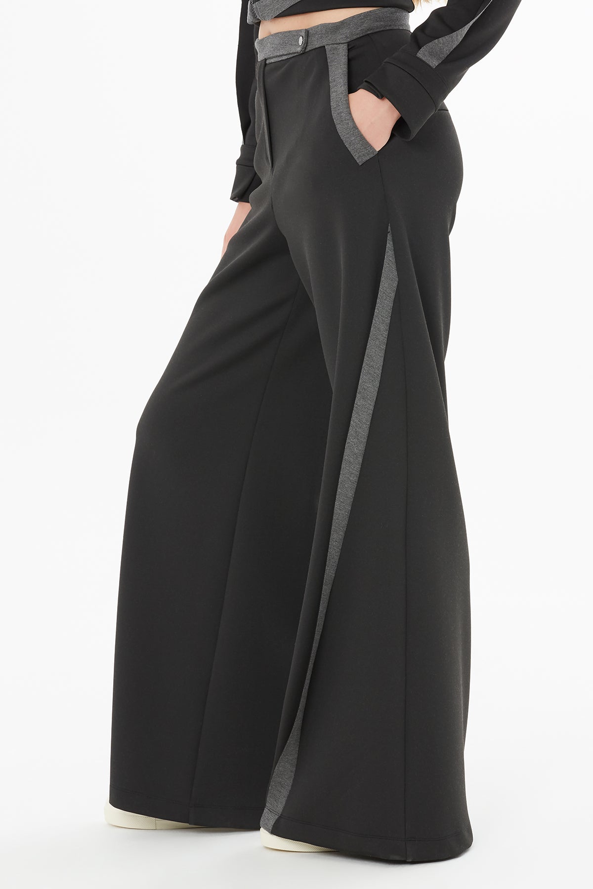 Kontrast Şerit Detaylı Eşofman