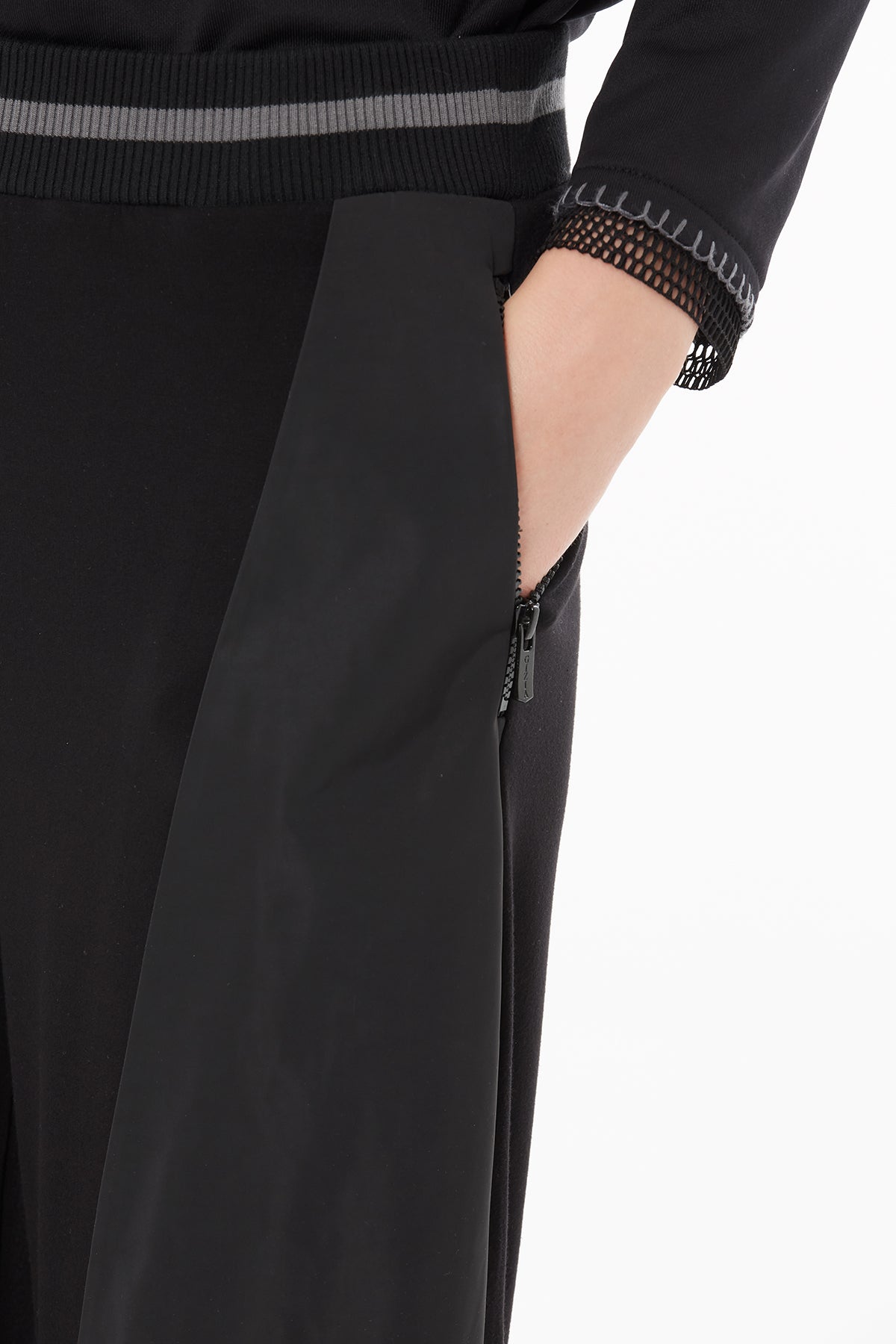 Yağmurluk Detaylı Eşofman