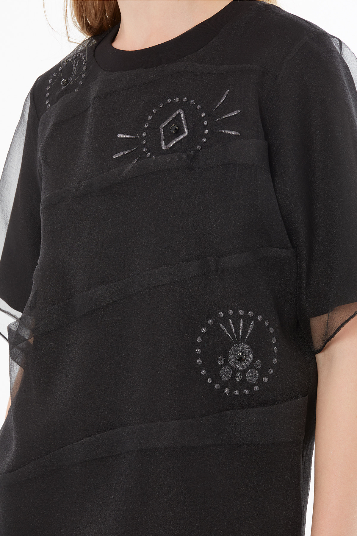 Transparan Detaylı Nakışlı İşlemeli Bluz