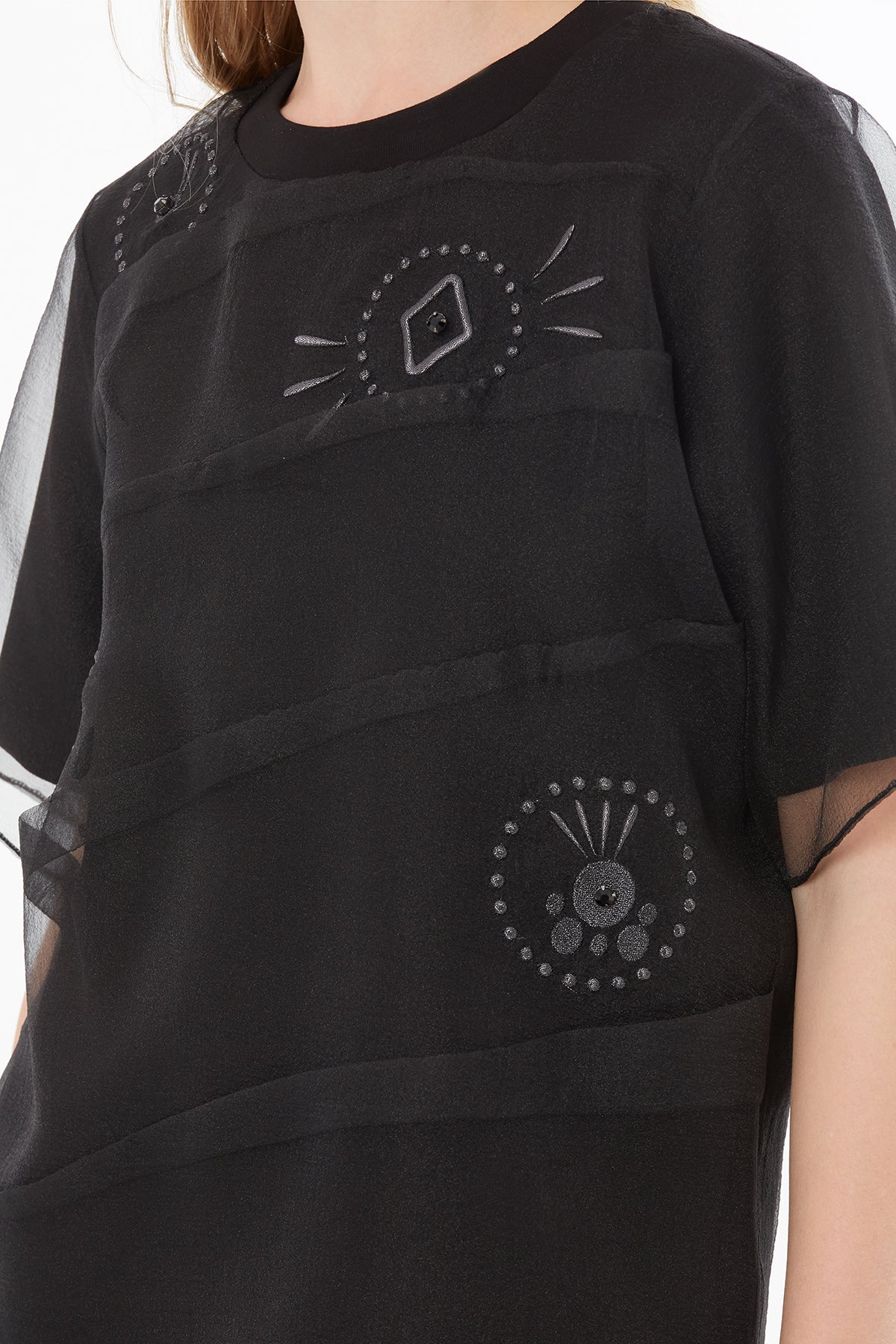 Transparan Detaylı Nakışlı İşlemeli Bluz