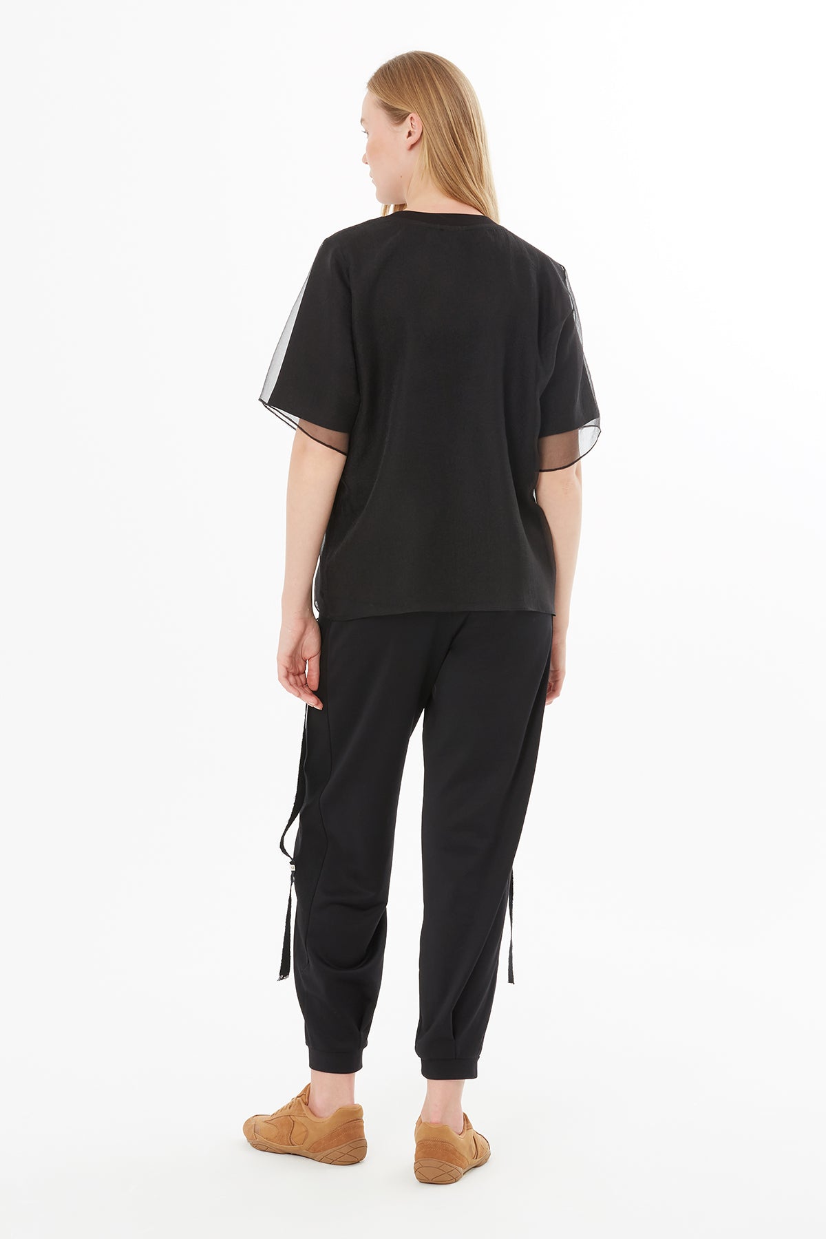 Transparan Detaylı Nakışlı İşlemeli Bluz