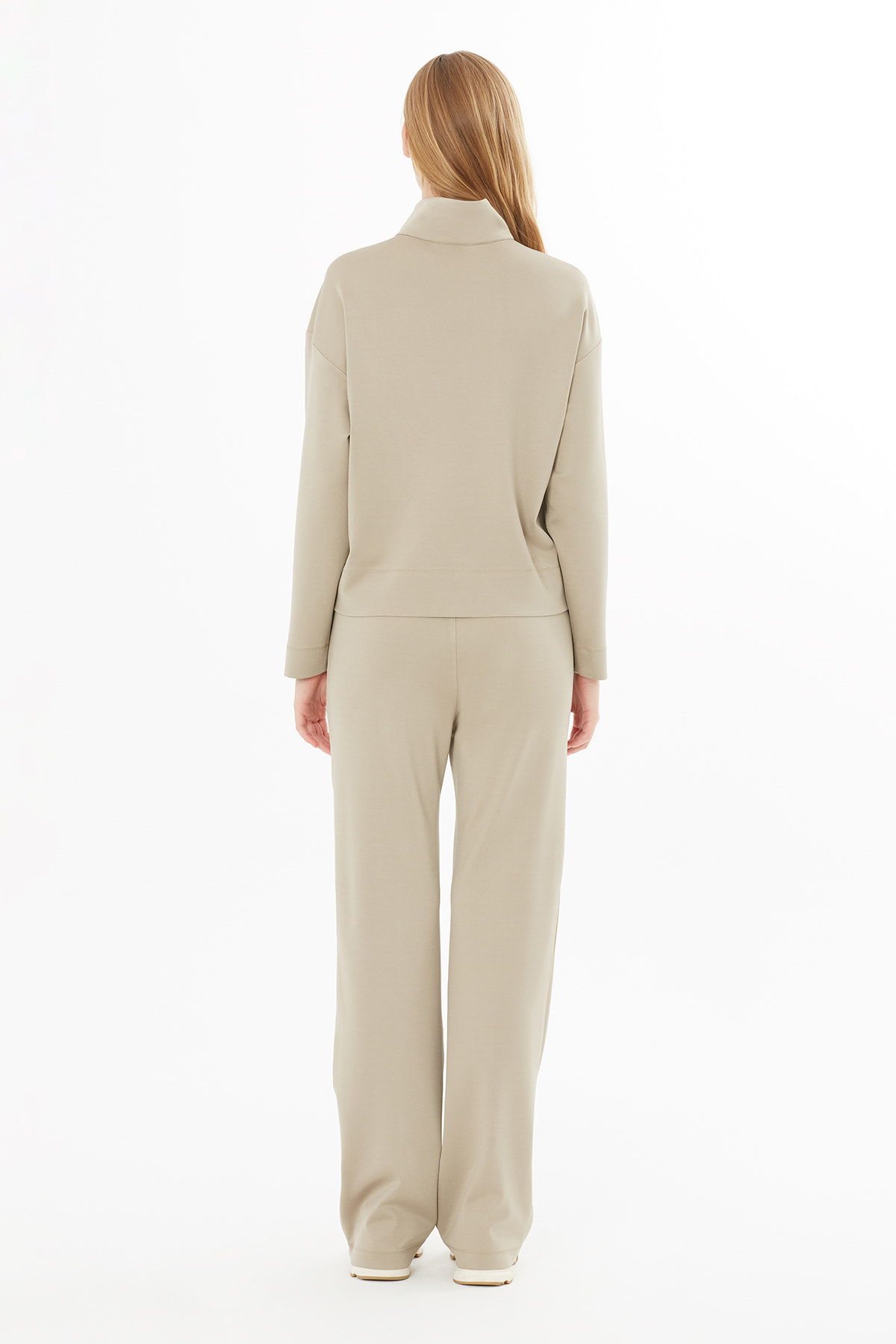 Dik Yakalı İşleme Detaylı Sweatshirt