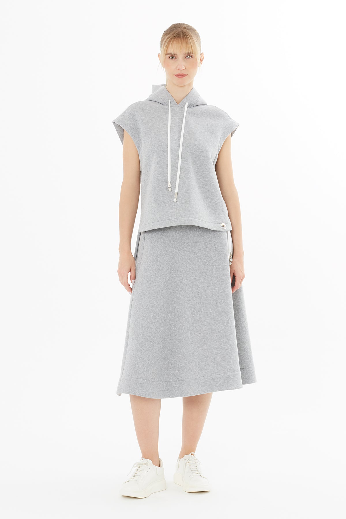 Kolsuz Logo Detaylı Sweatshirt