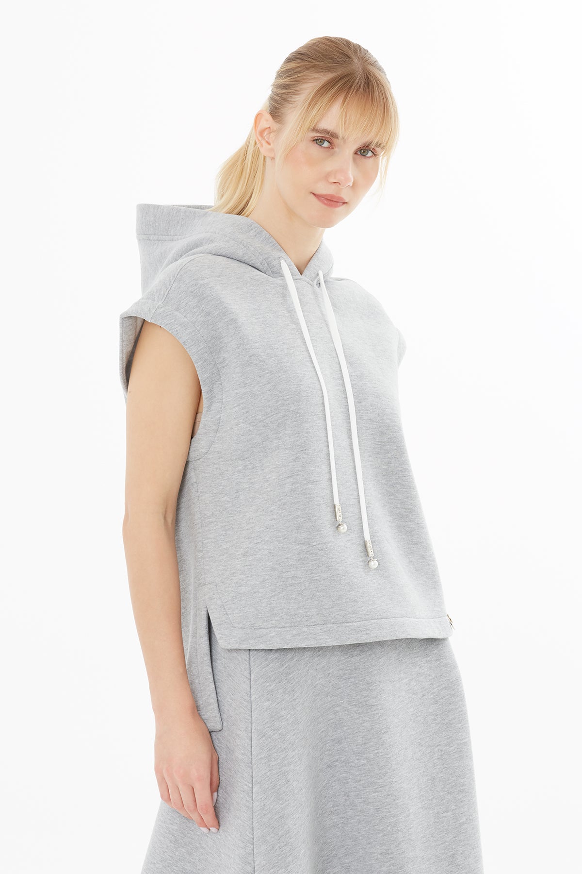 Kolsuz Logo Detaylı Sweatshirt