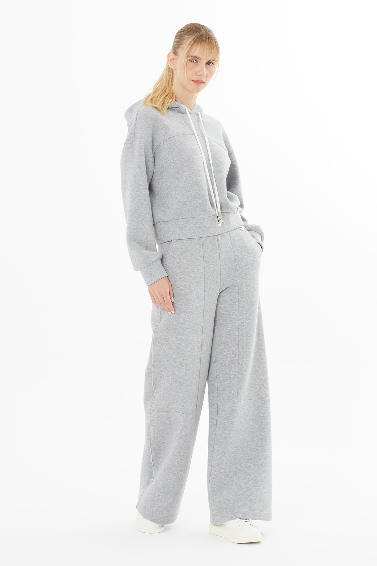 Logo Detaylı Kapüşonlu Sweatshirt