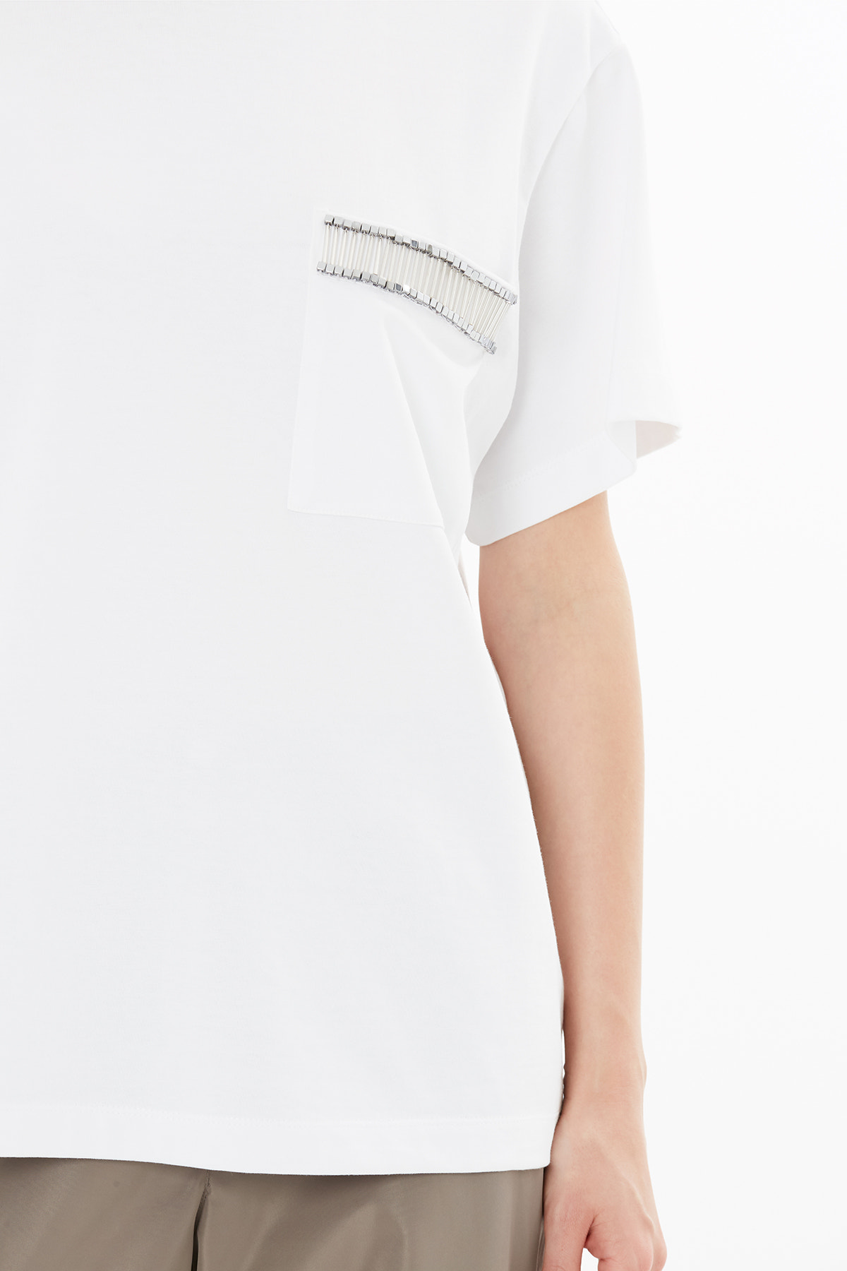 Cep Detayı Aksesuar İşlemeli T-shirt