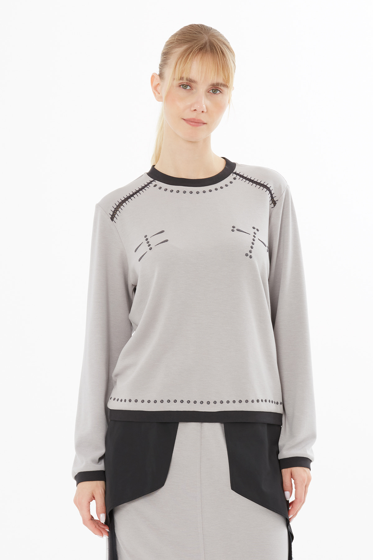 Çoban Dikiş Detaylı Nakışlı Sweatshirt