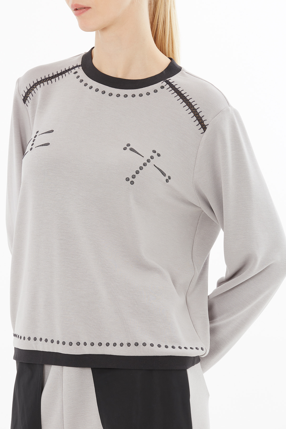 Çoban Dikiş Detaylı Nakışlı Sweatshirt