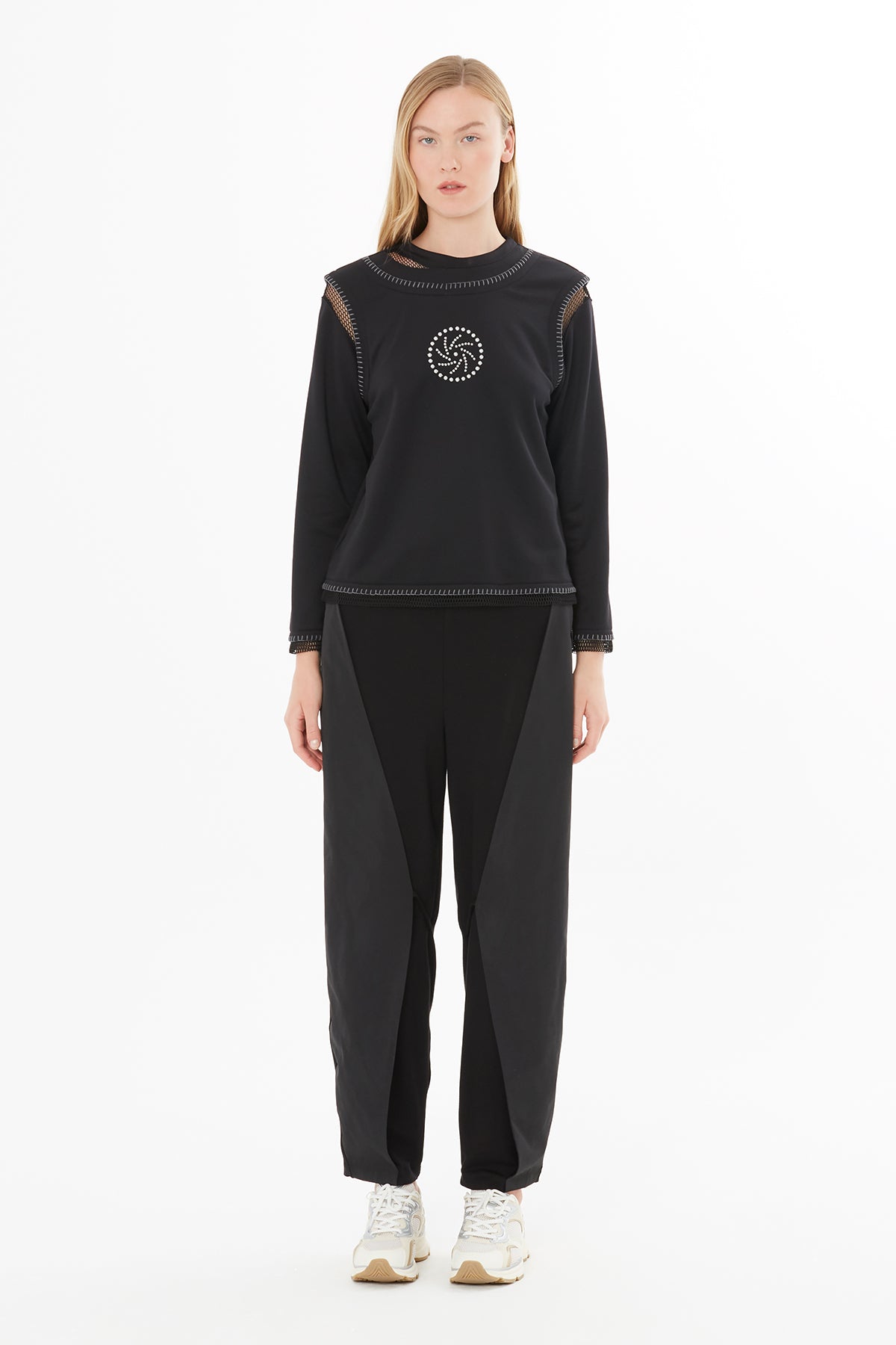 Dikiş Detaylı Transparn Nakışlı Sweatshirt