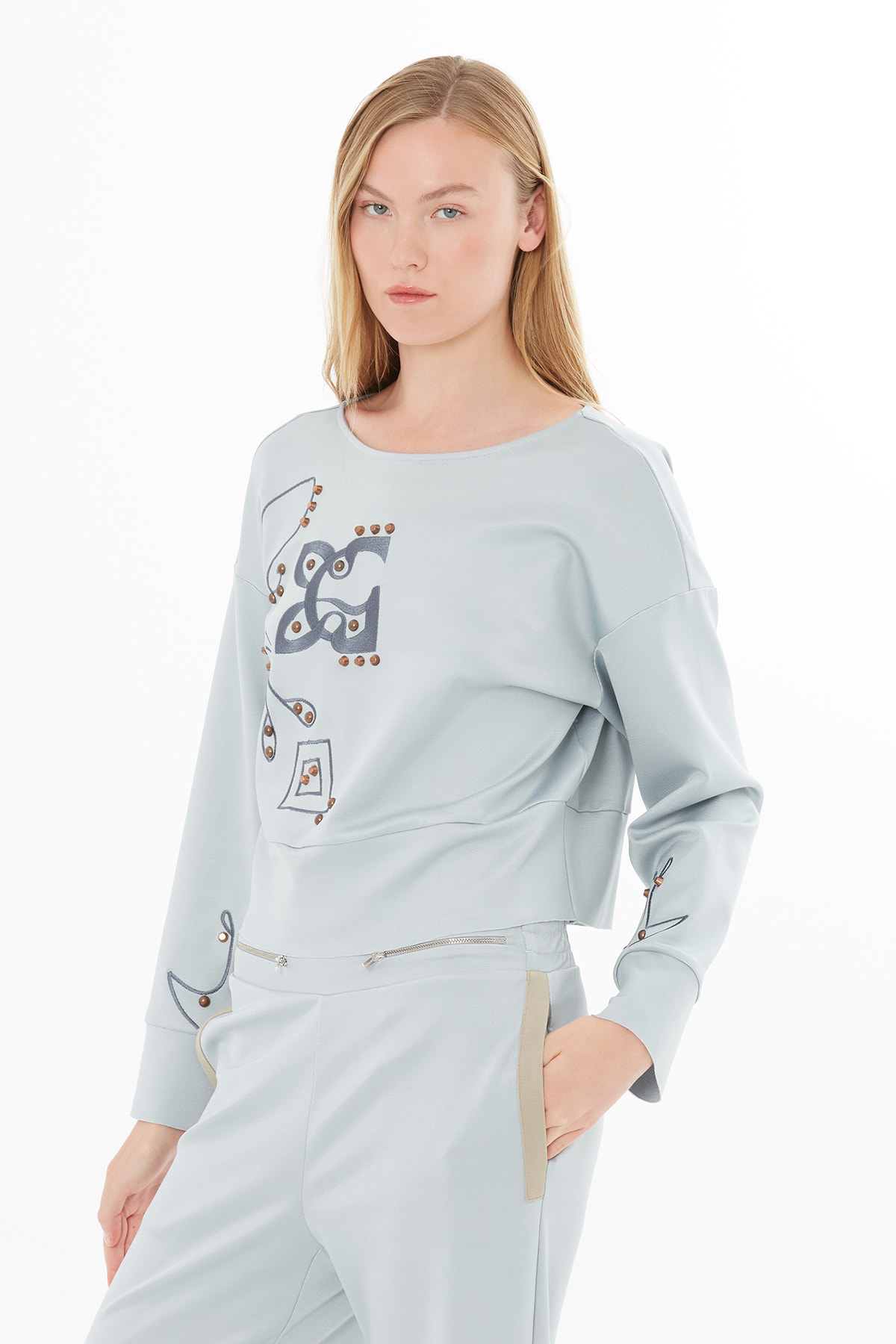 Aksesuarlı Nakışlı Sweatshirt