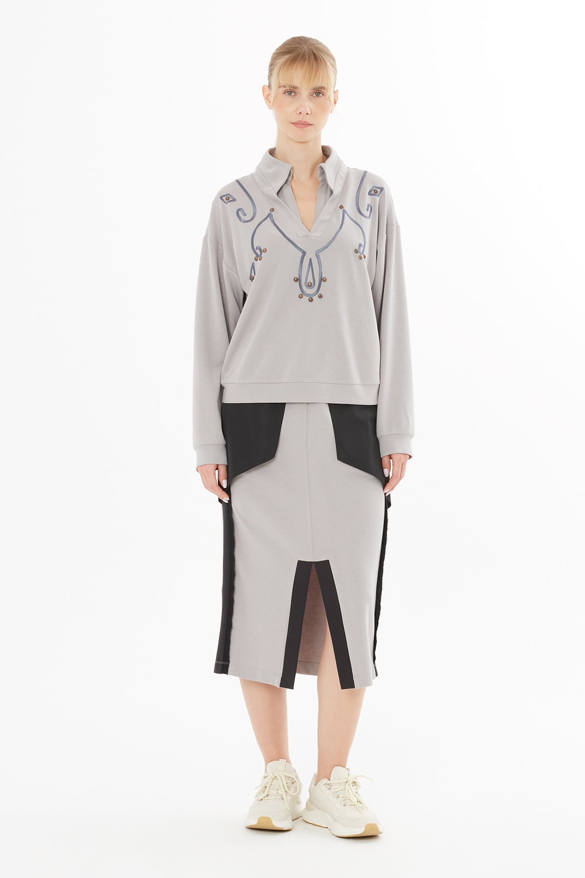 Aksesuarlı Nakış Detaylı Sweatshirt