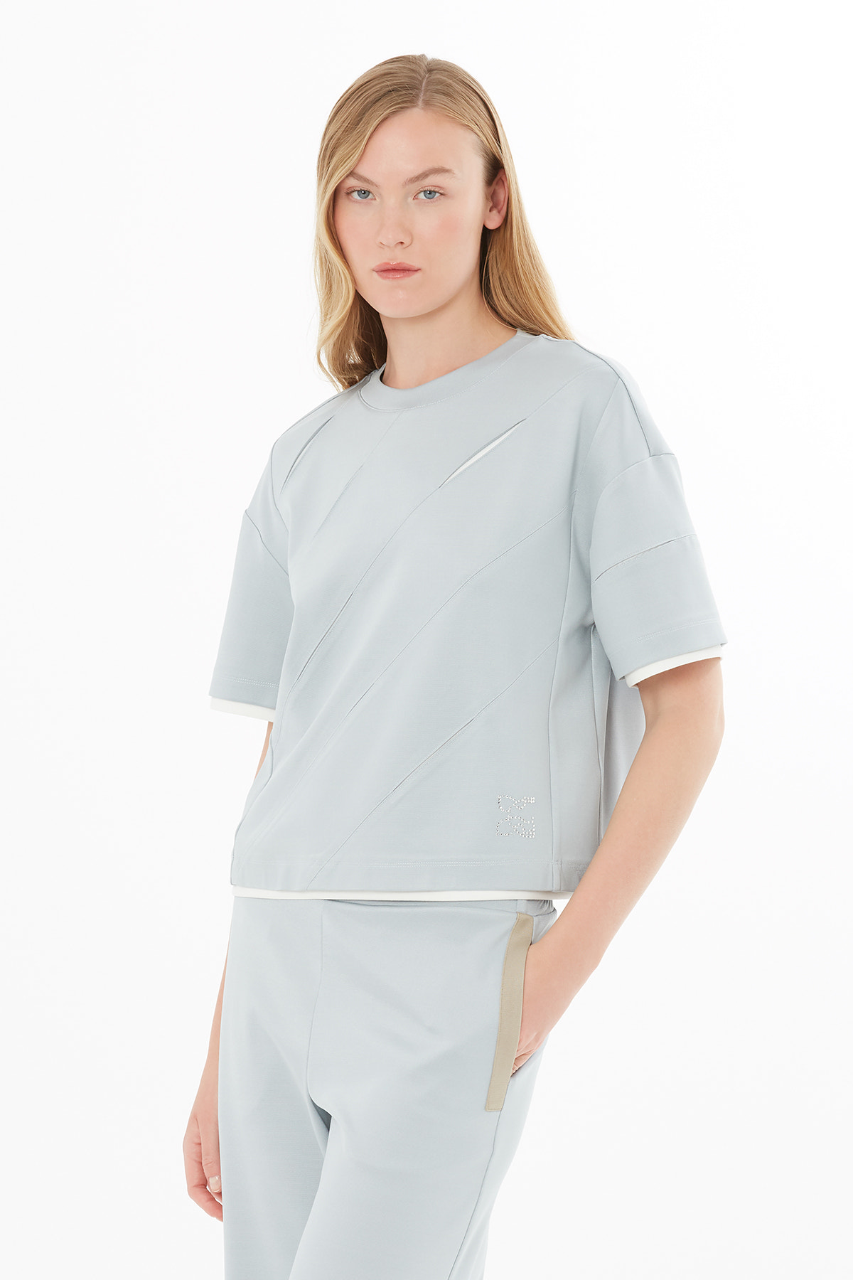 Kesik Detaylı Garnili T-Shirt