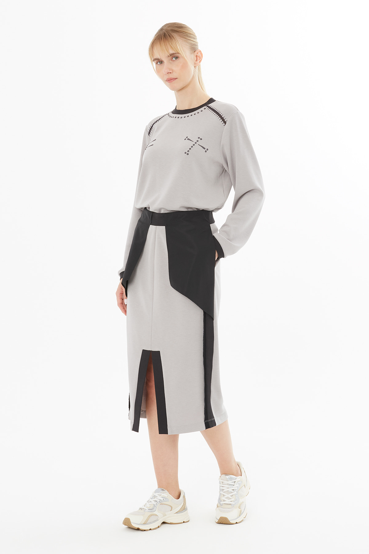 Kontrast Detaylı Yırtmaçlı Etek