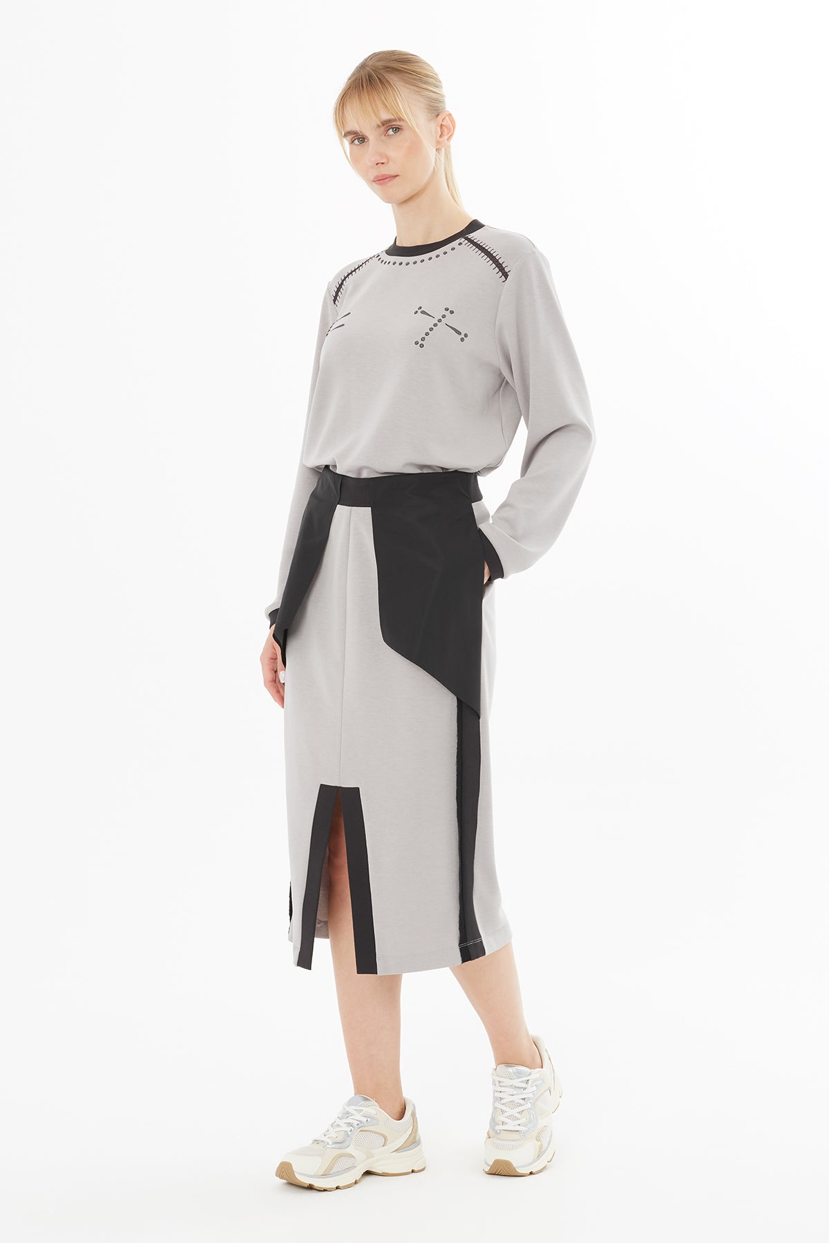 Kontrast Detaylı Yırtmaçlı Etek