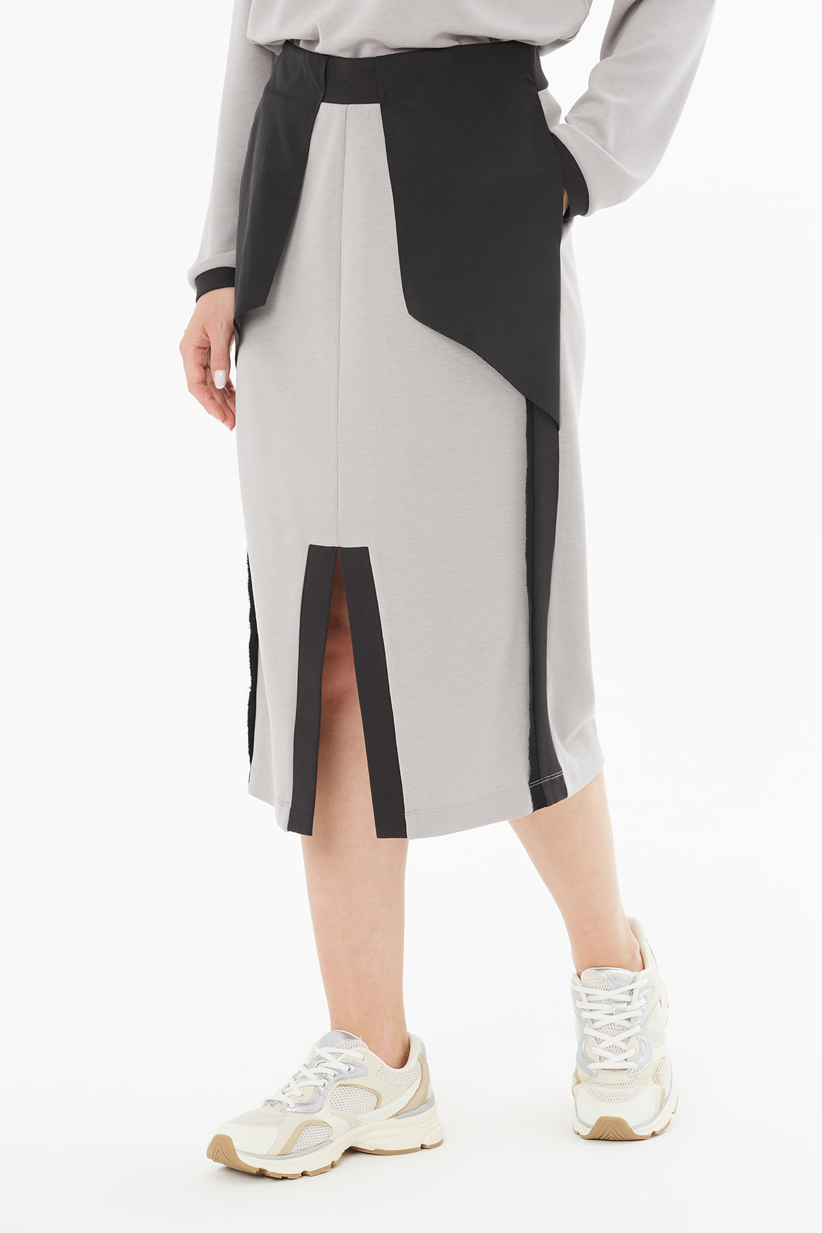 Kontrast Detaylı Yırtmaçlı Etek