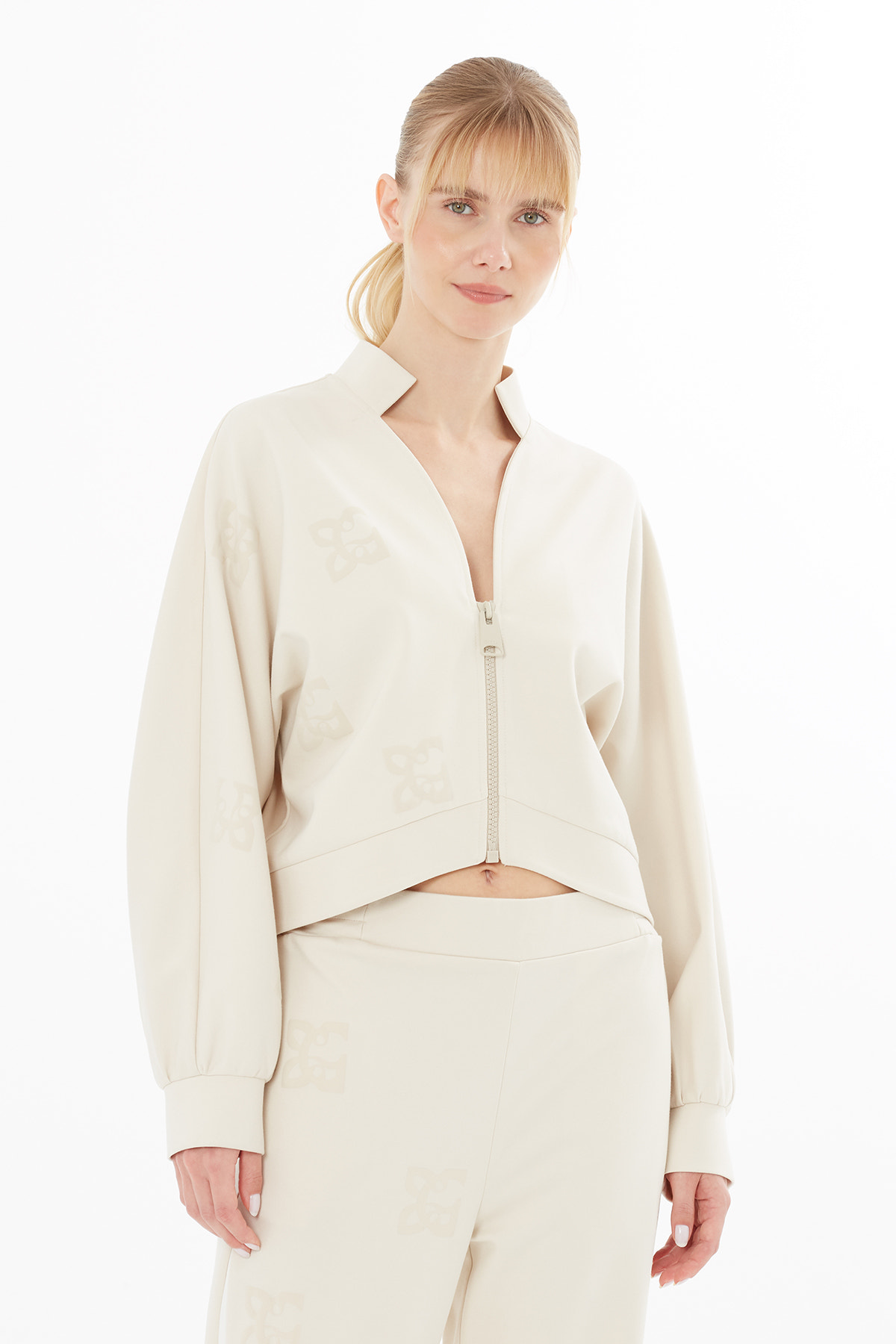 Yarasa Kollu Logo Baskılı Eşofman Üstü