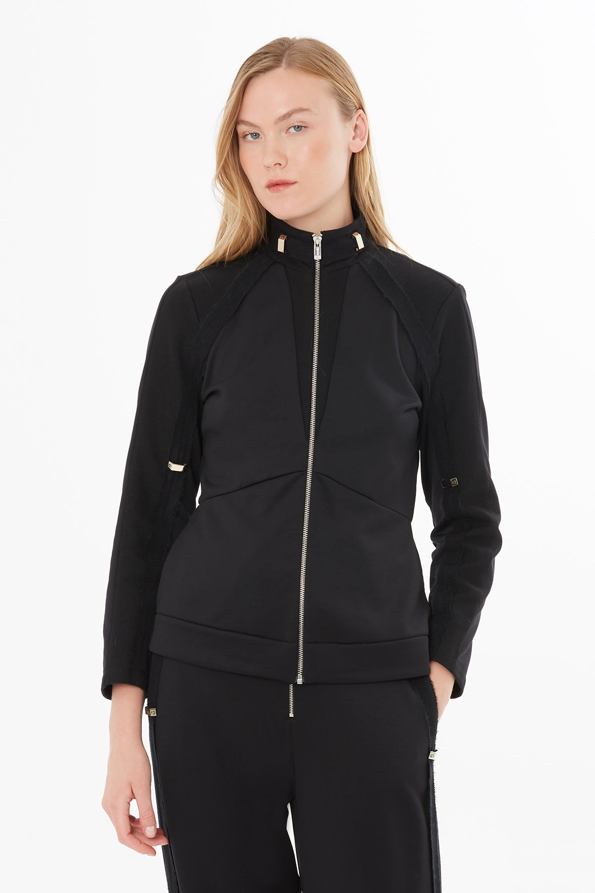 Aksesuar Detaylı Ceket