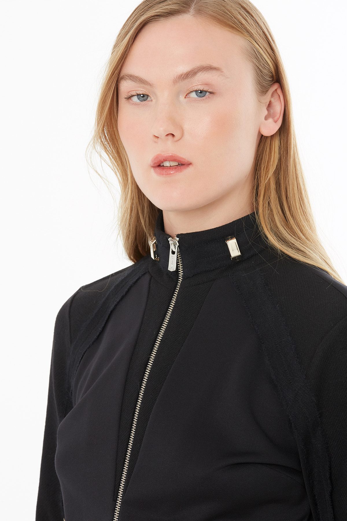 Aksesuar Detaylı Ceket