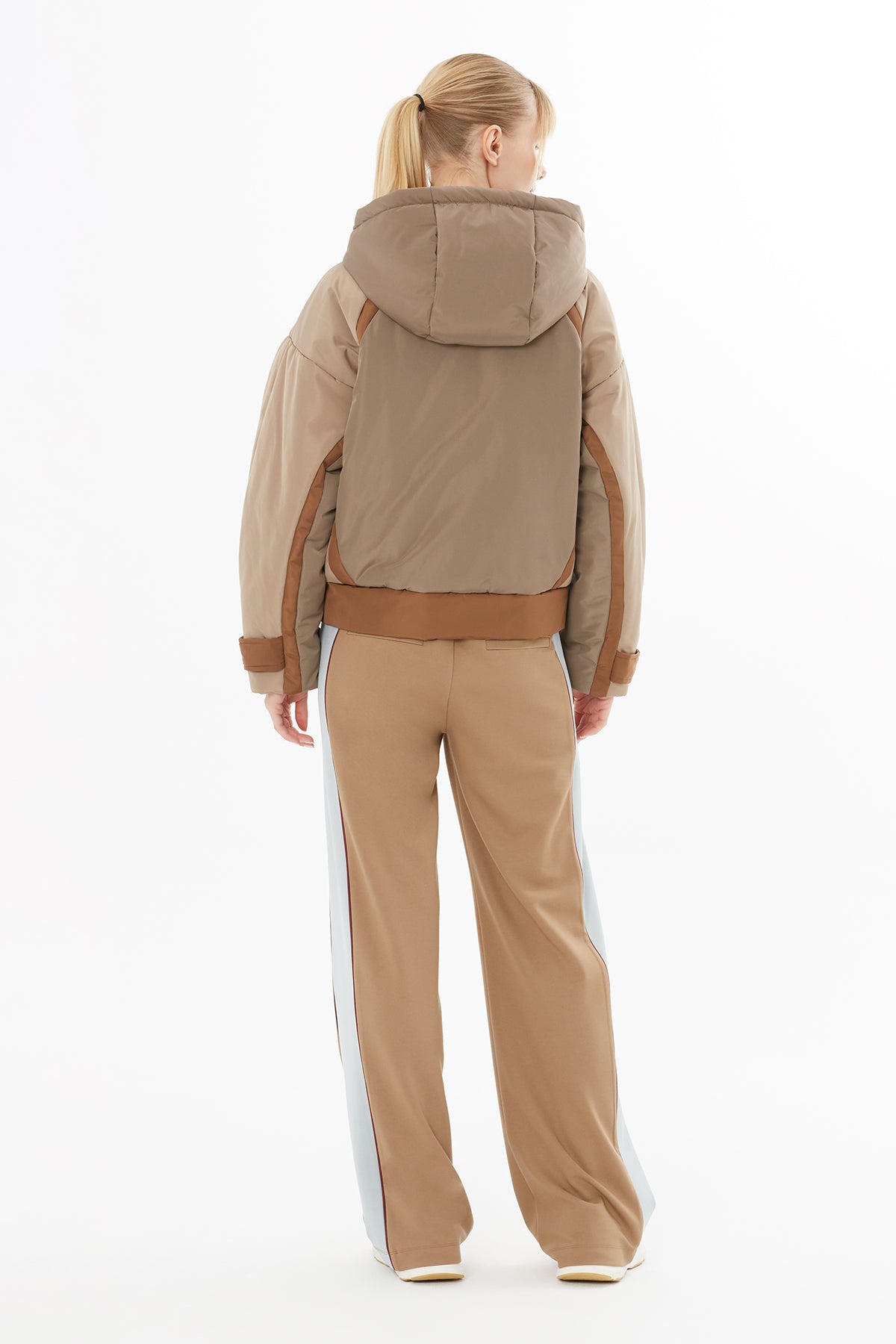 Toka Detaylı Kısa Şişme Mont