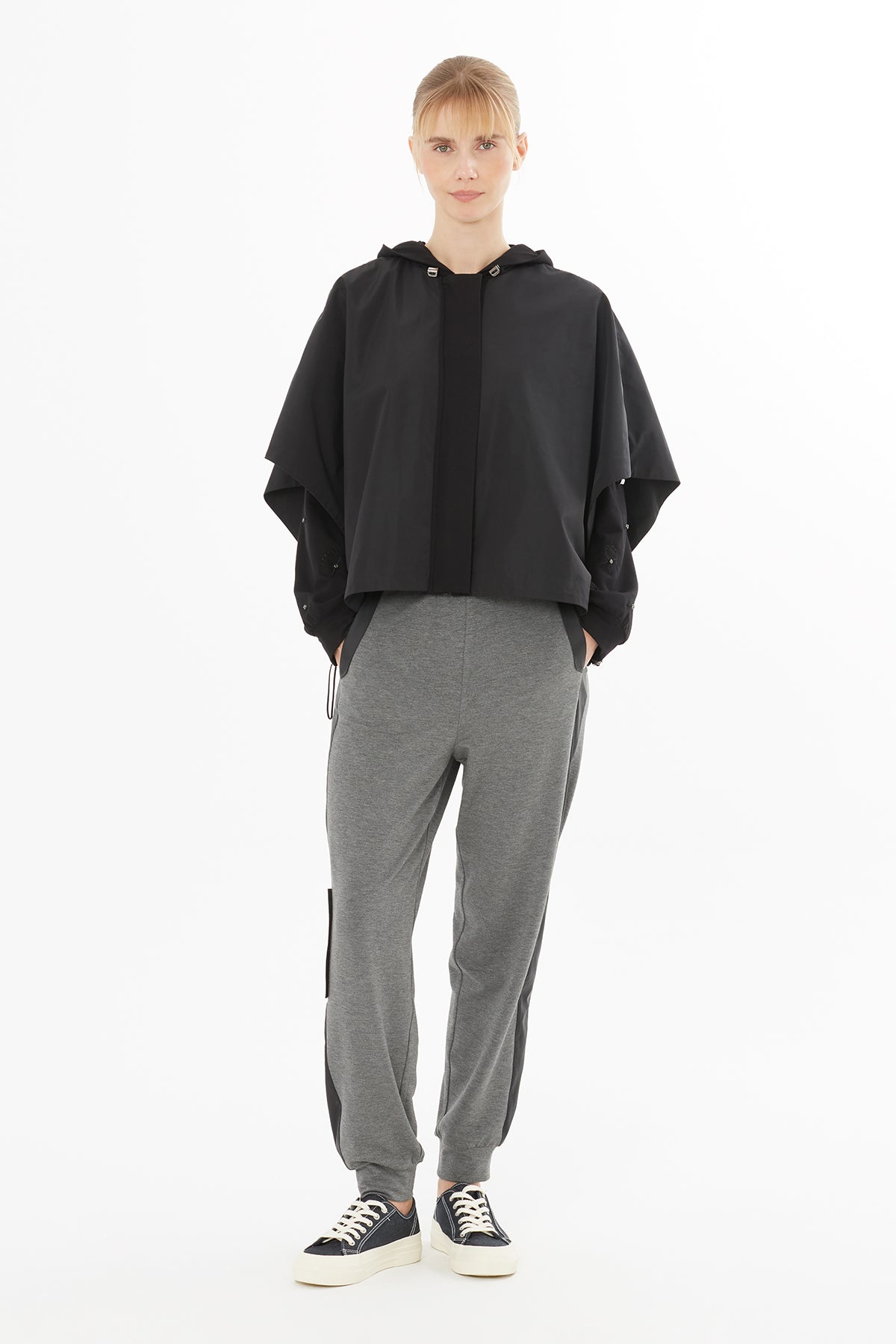 Nakış Üzeri İşleme Detaylı Yağmurluk