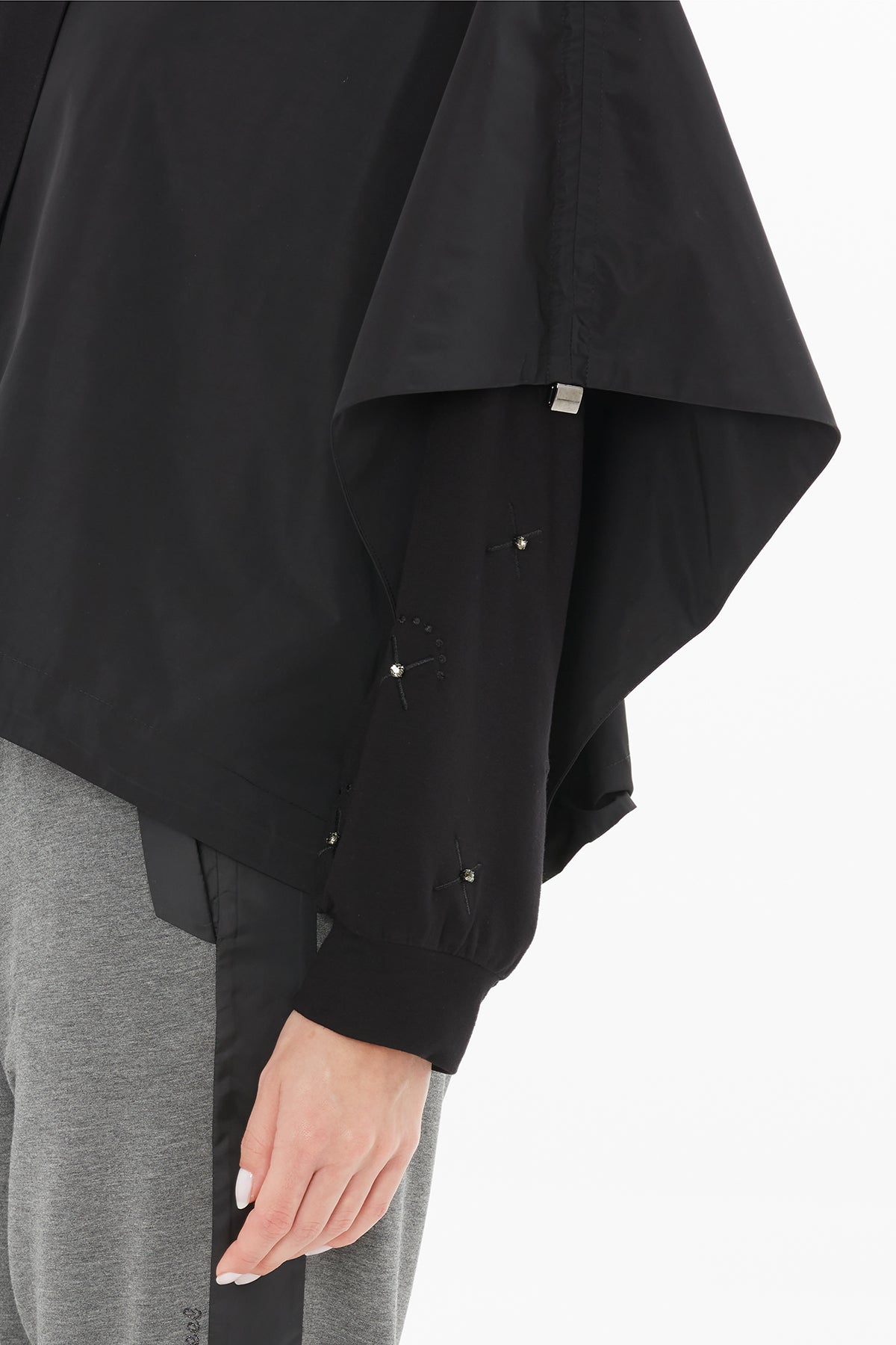 Nakış Üzeri İşleme Detaylı Yağmurluk