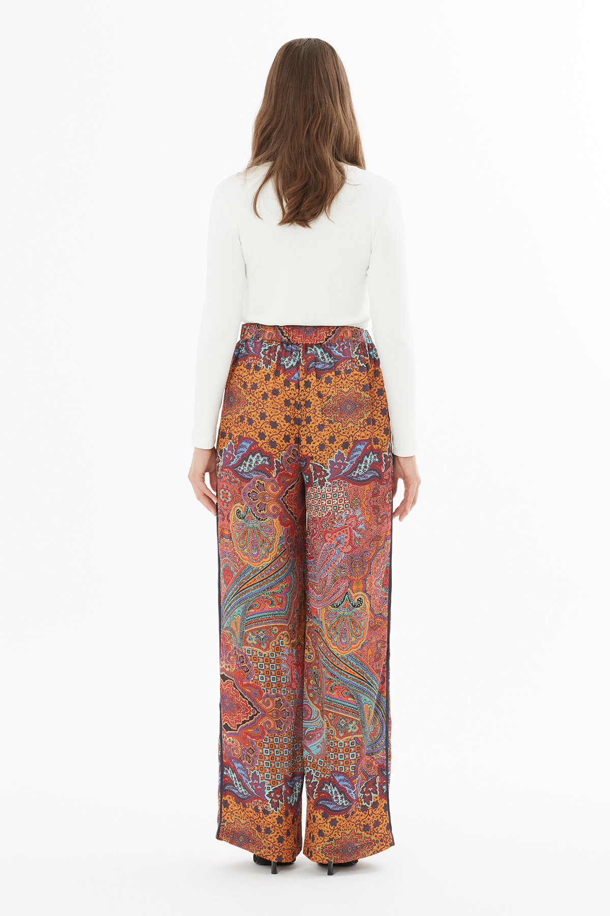 Aksesuar Detaylı Dessenli Pantolon