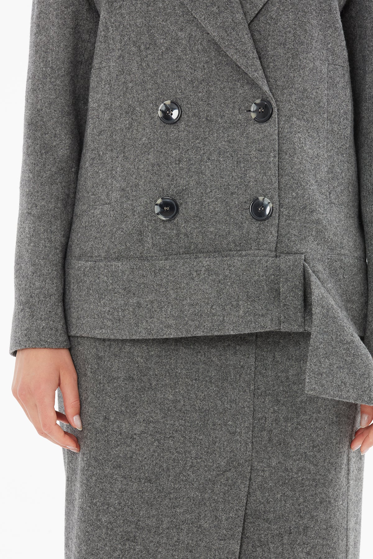 Önden Düğmeli Uzun Kollu Ceket