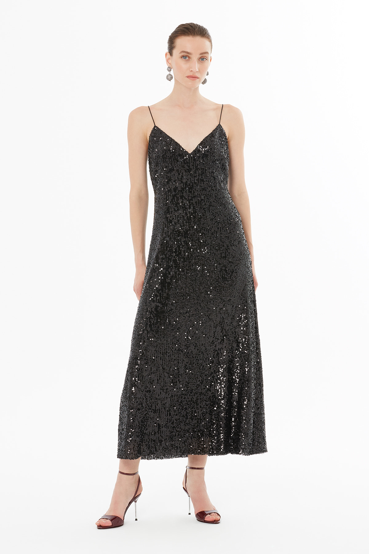 İnce Askılı V Yaka Saten Maxi Elbise