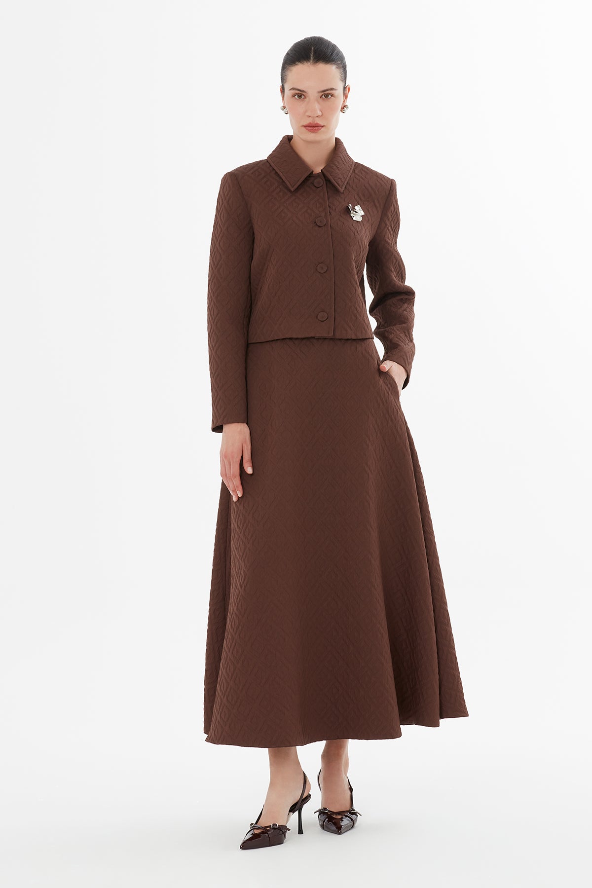 Broşlu Kısa Ceket Ve Pileli Etekli Takım