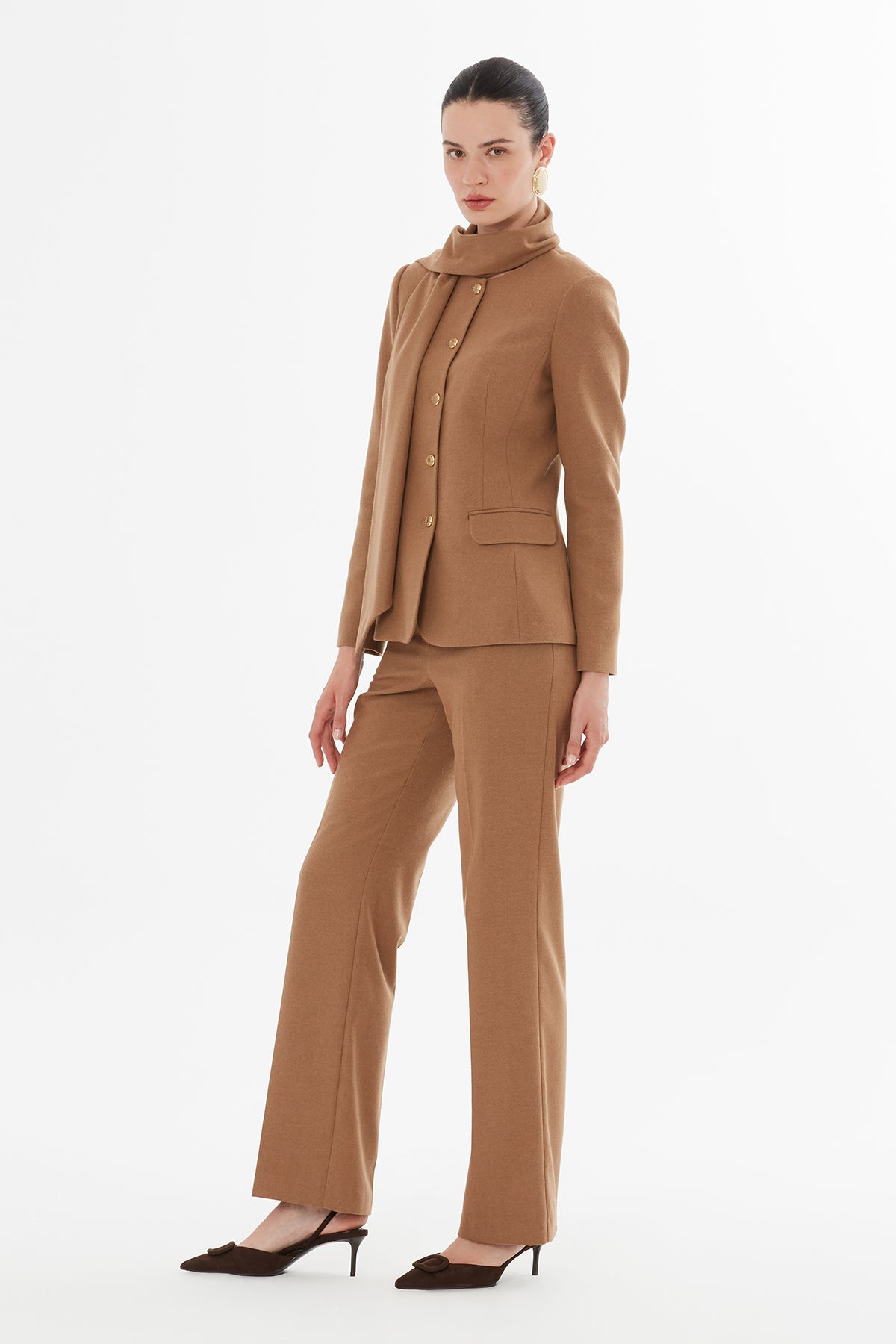 Şal Yakalı Düğme Kapamalı Pantolonlu Takım
