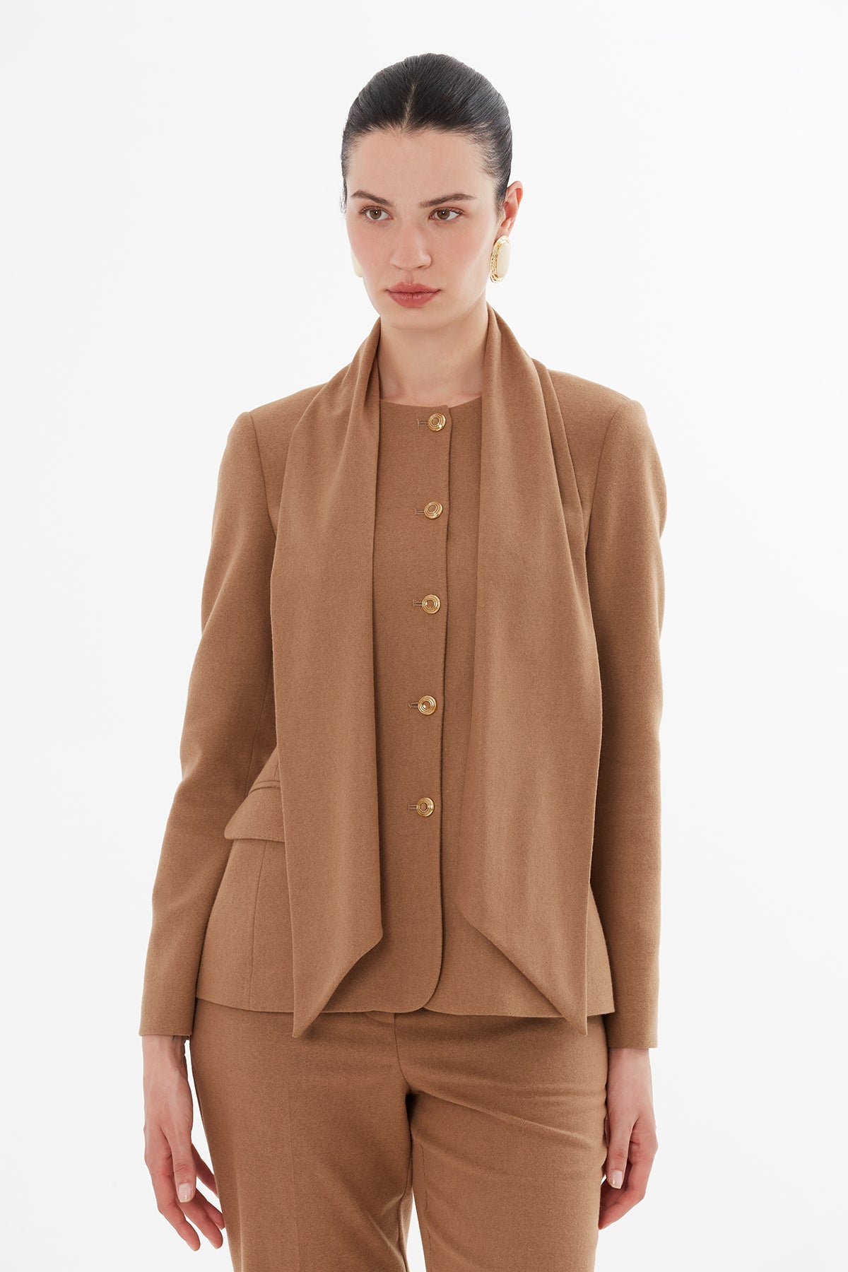 Şal Yakalı Düğme Kapamalı Pantolonlu Takım