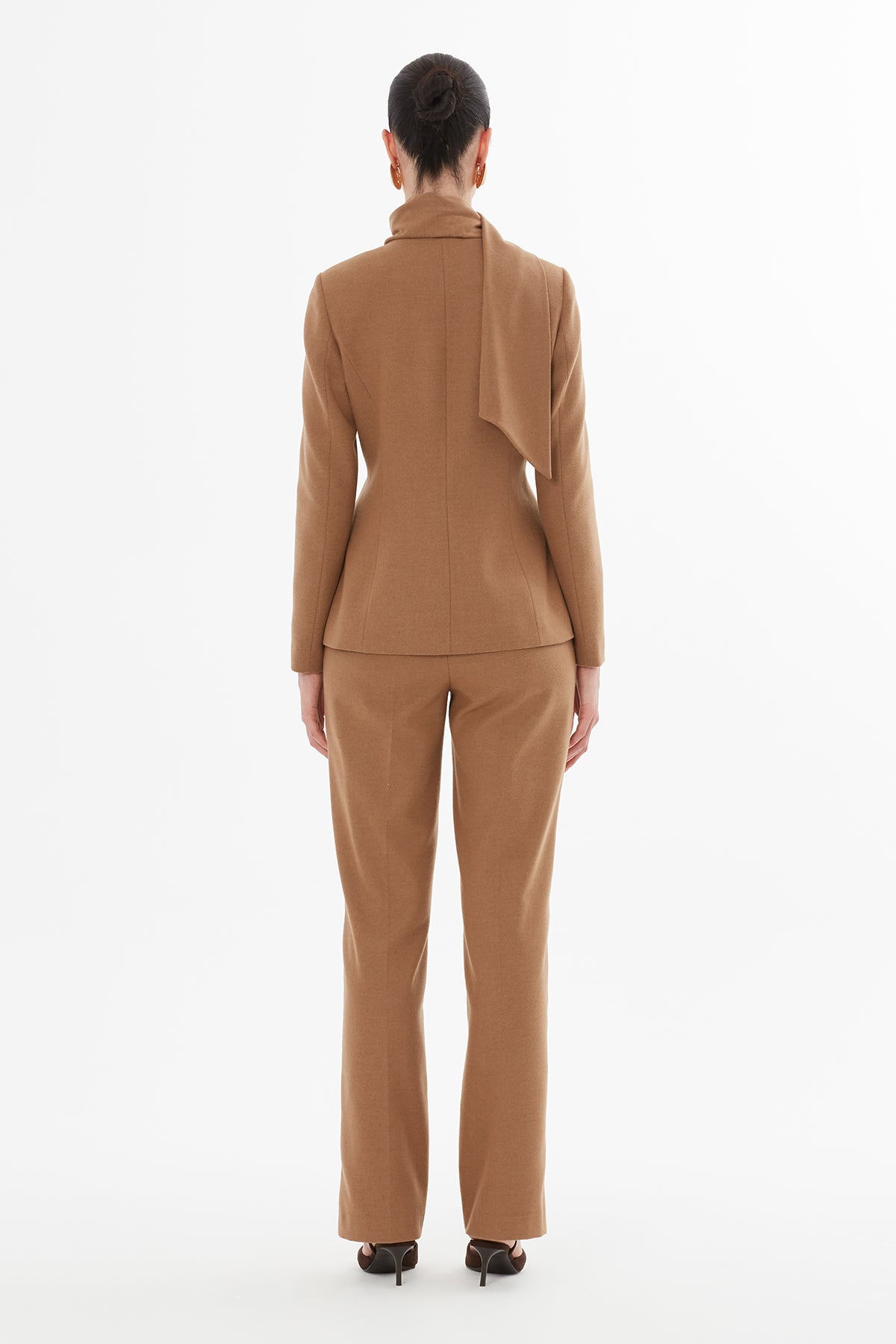 Şal Yakalı Düğme Kapamalı Pantolonlu Takım