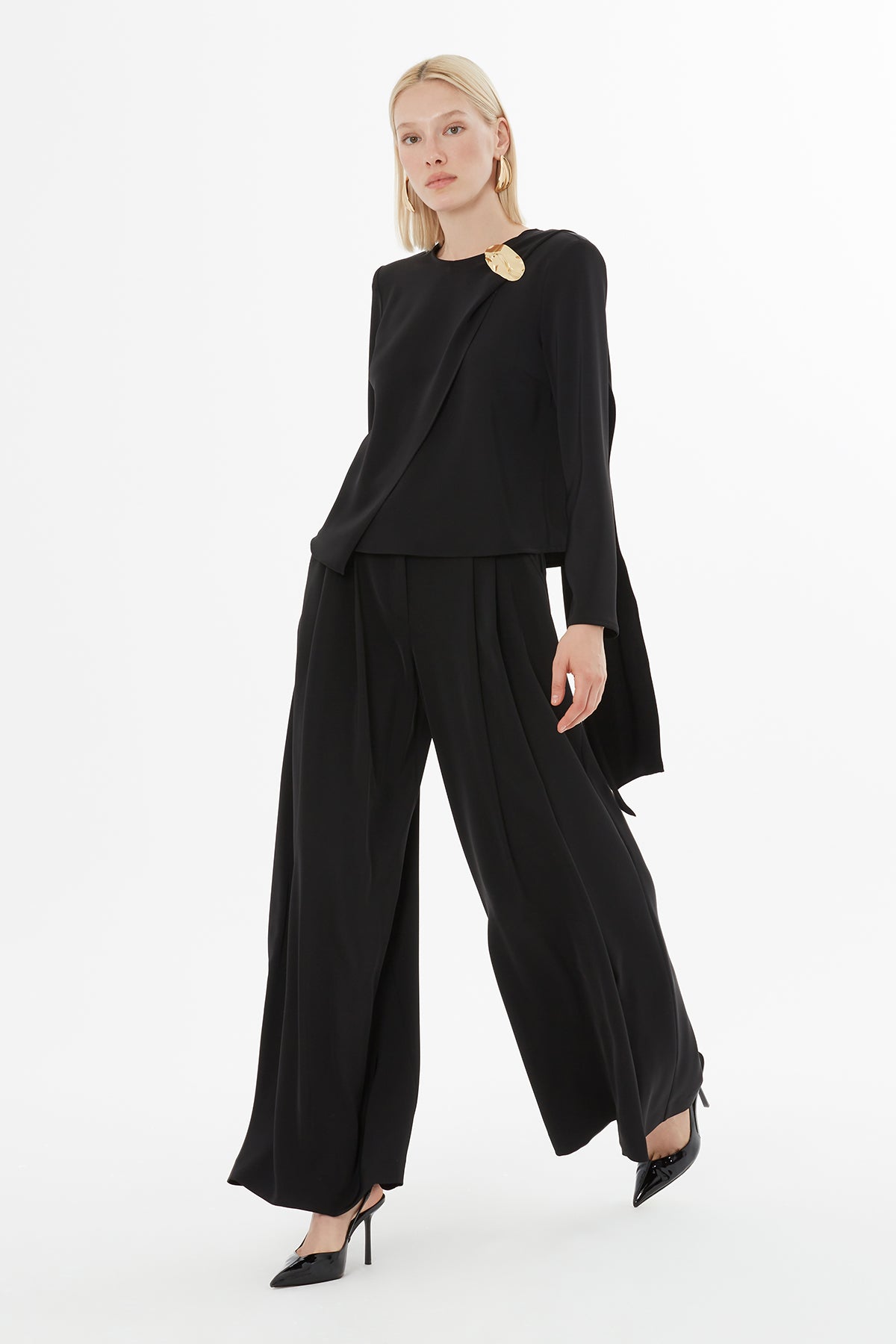 Broşlu Şal Detaylı Bluz Ve Pileli Palazzo Pantolon