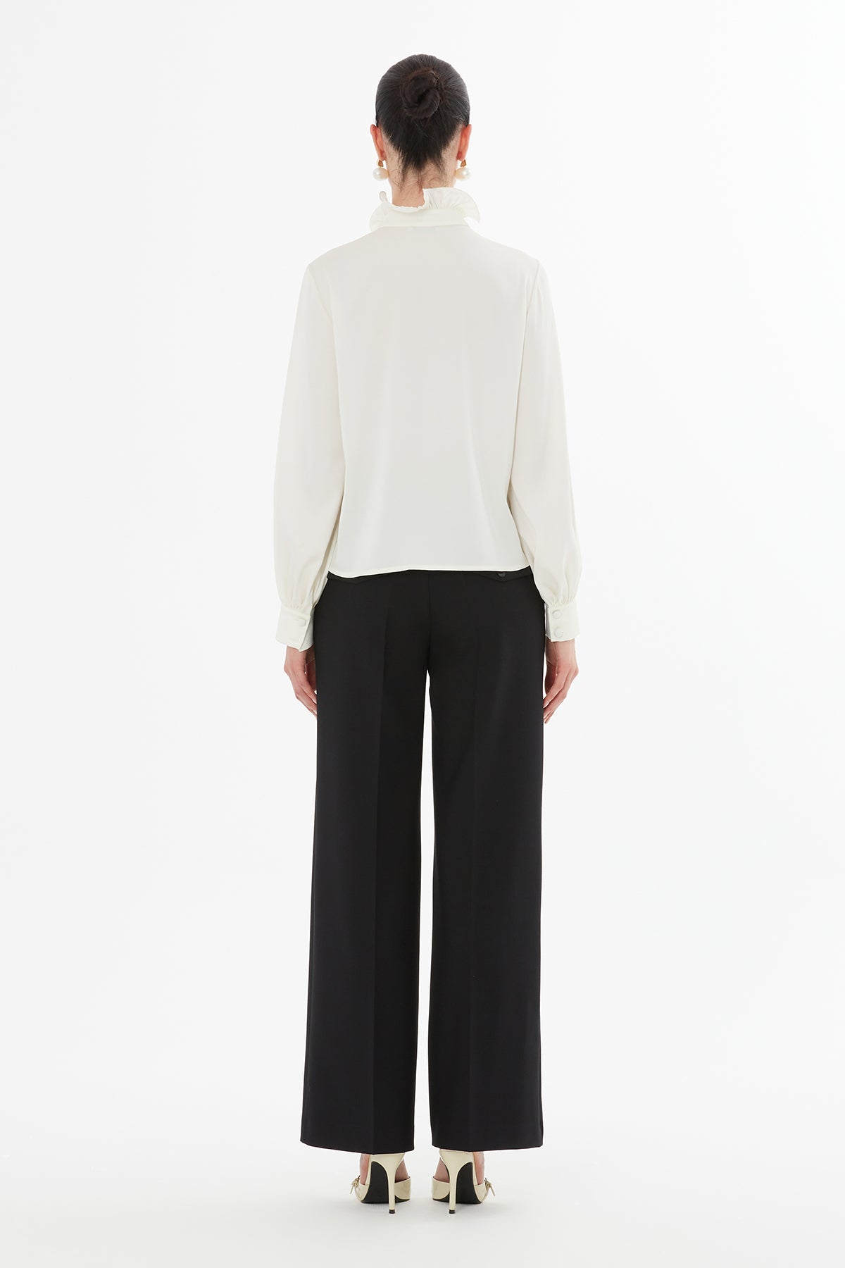 Yakası Fırfır Detaylı Bağlamalı Bluz