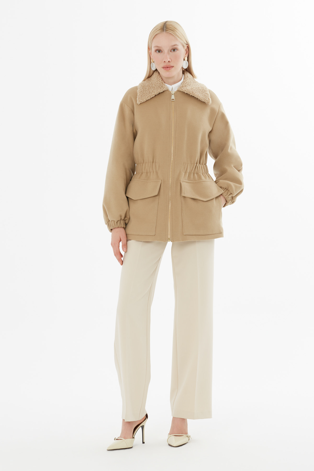 Yakası Kürklü Belden Lastikli Uzun Mont