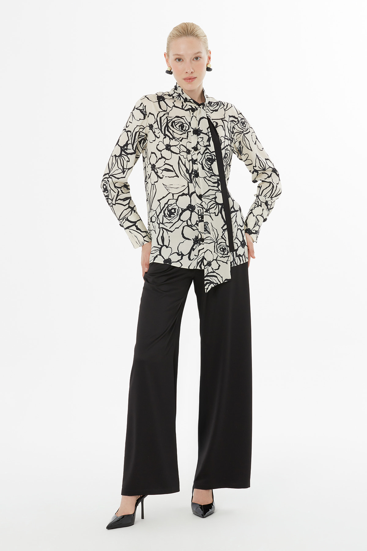 Yakadan Fularlı Ve Beli Lastikli Pijama Takımı