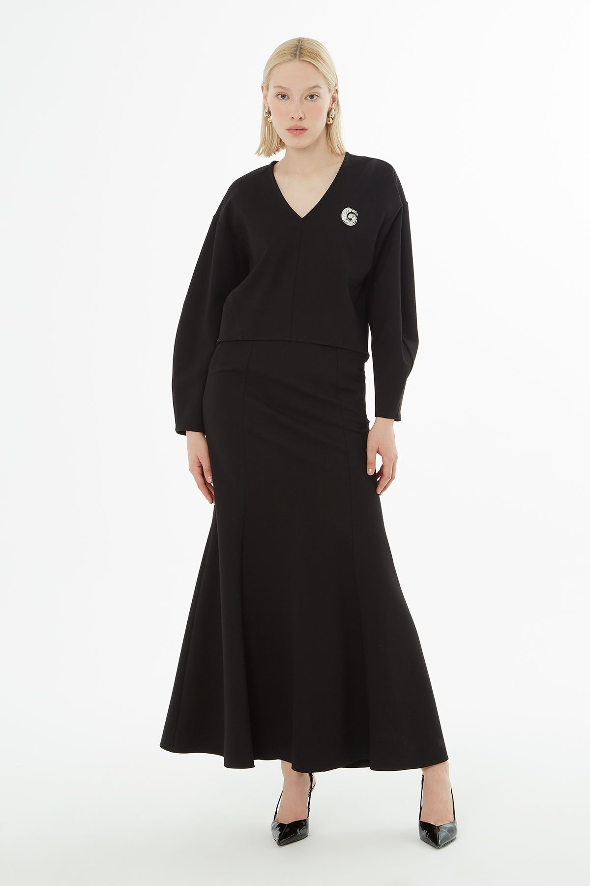 V Yaka Broşlu Bluz Volanlı Etekli Takım