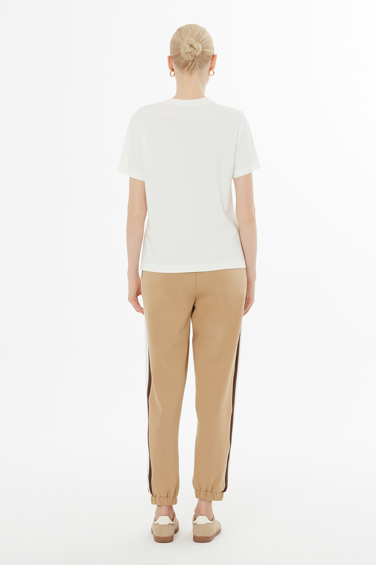 Serpme Ve Broş Detaylı T-Shirt