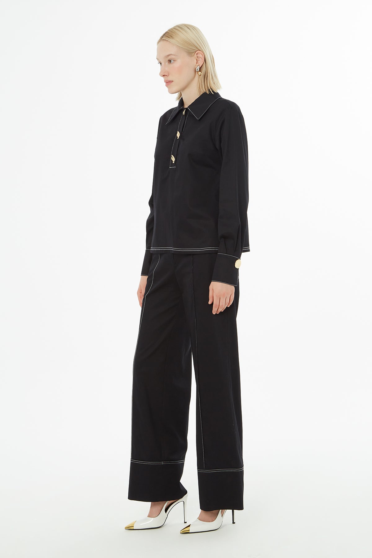 Kontrast Dikişli Asimetrik Düğmeli Bluz