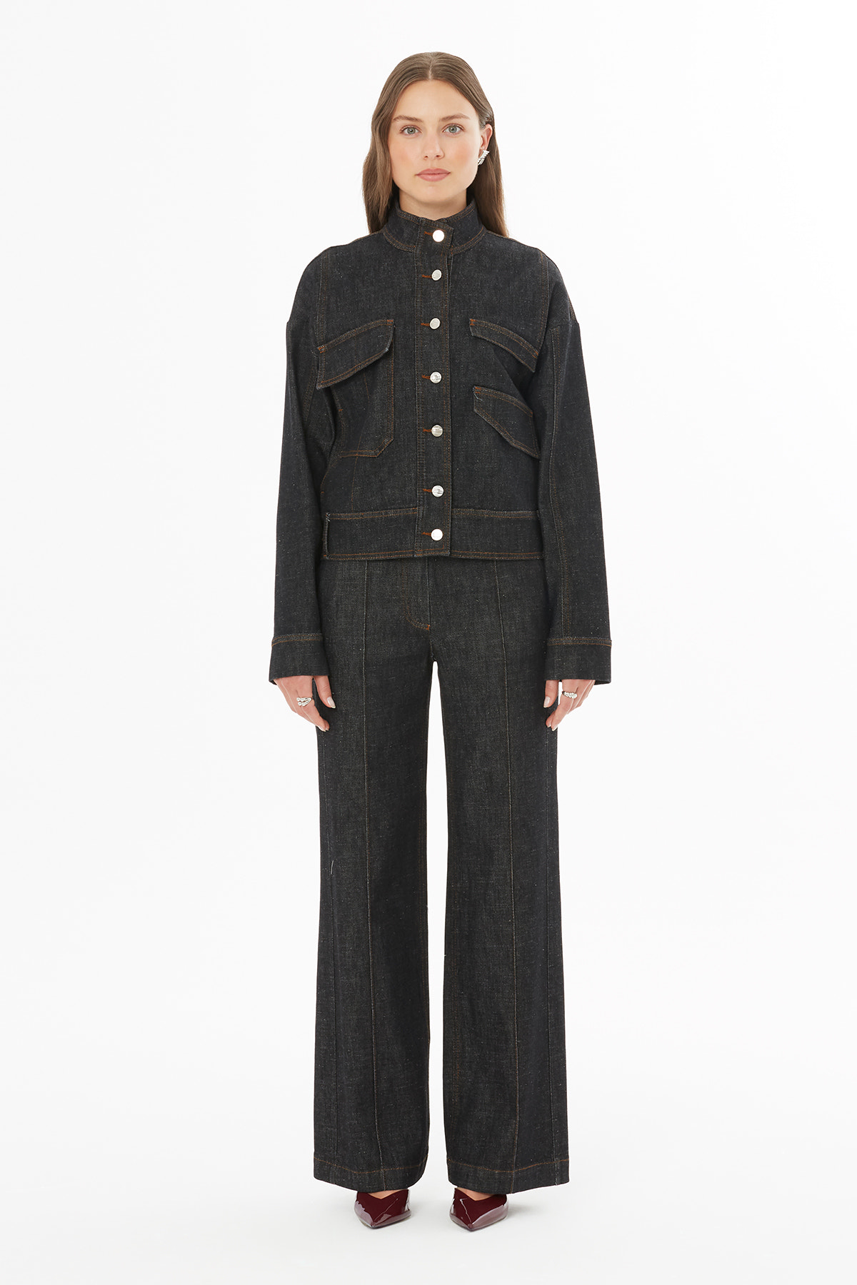 Dik Yakacepli Düğme Kapamalı Uzun Kollu Ceket